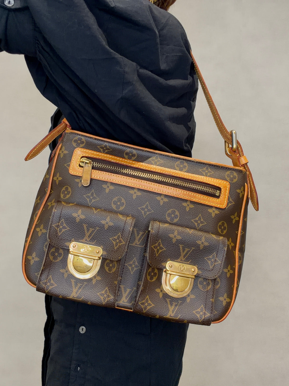 Louis Vuitton Monogram Hudson GM Canvas Shoulder Bag Brown