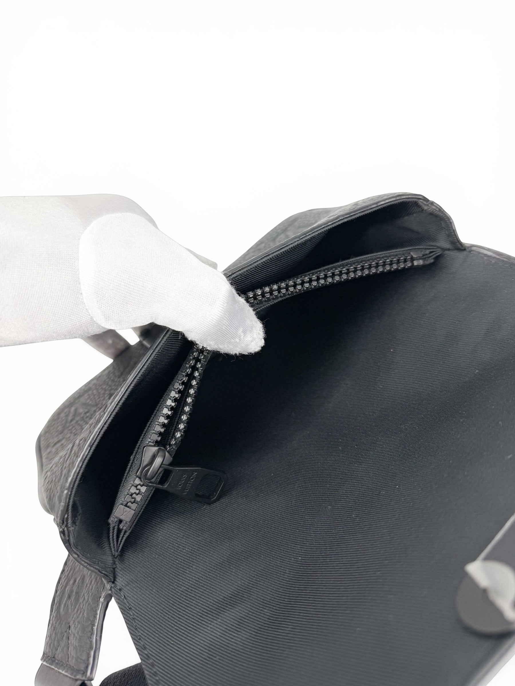 Louis Vuitton Black Empriente Leather S Lock Sling Bag