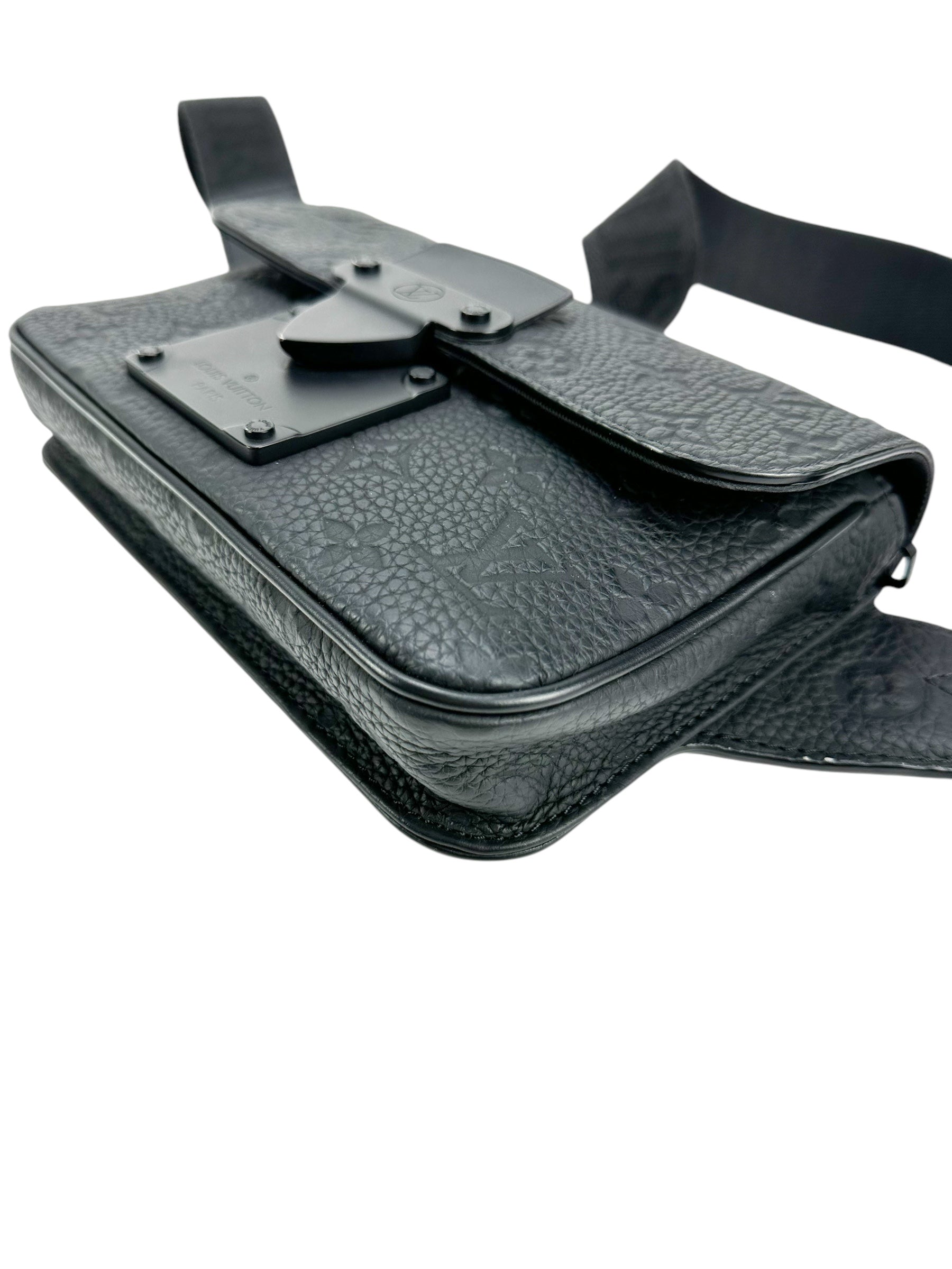 louis-vuitton-black-empriente-leather-s-lock-sling-bag-3