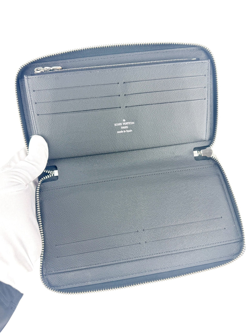 Louis Vuitton Black Epi Leather Zippy Organizer
