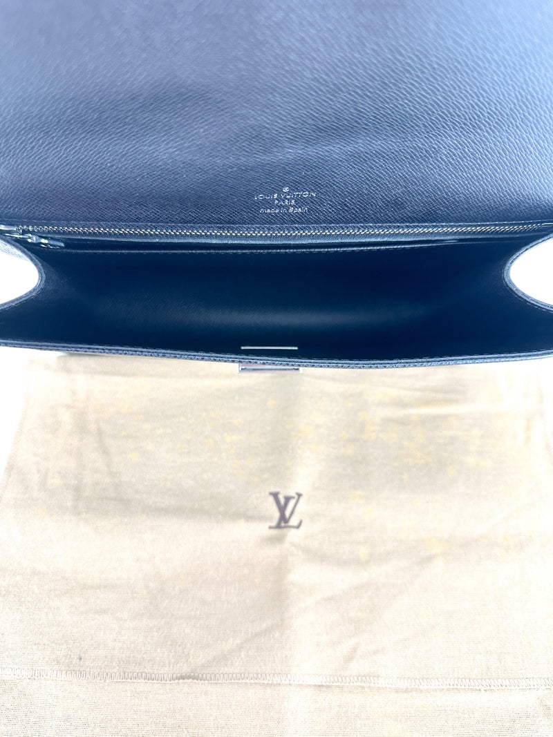 Louis Vuitton Black Taiga Selenga Clutch/Wristlet