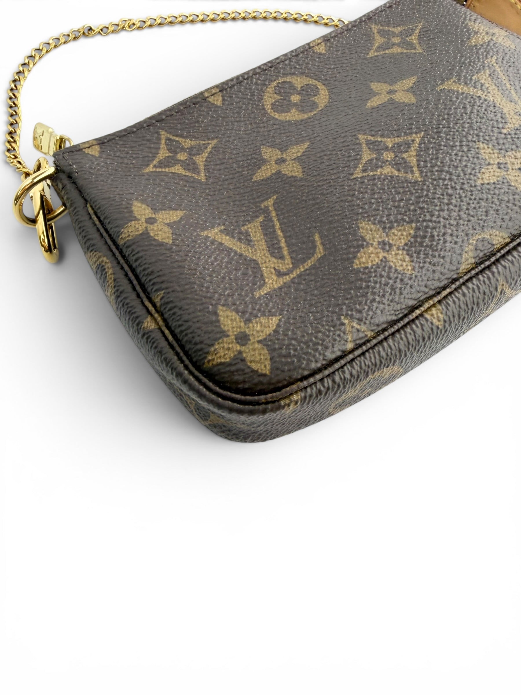 louis-vuitton-monogram-mini-pochette-accessoires-7