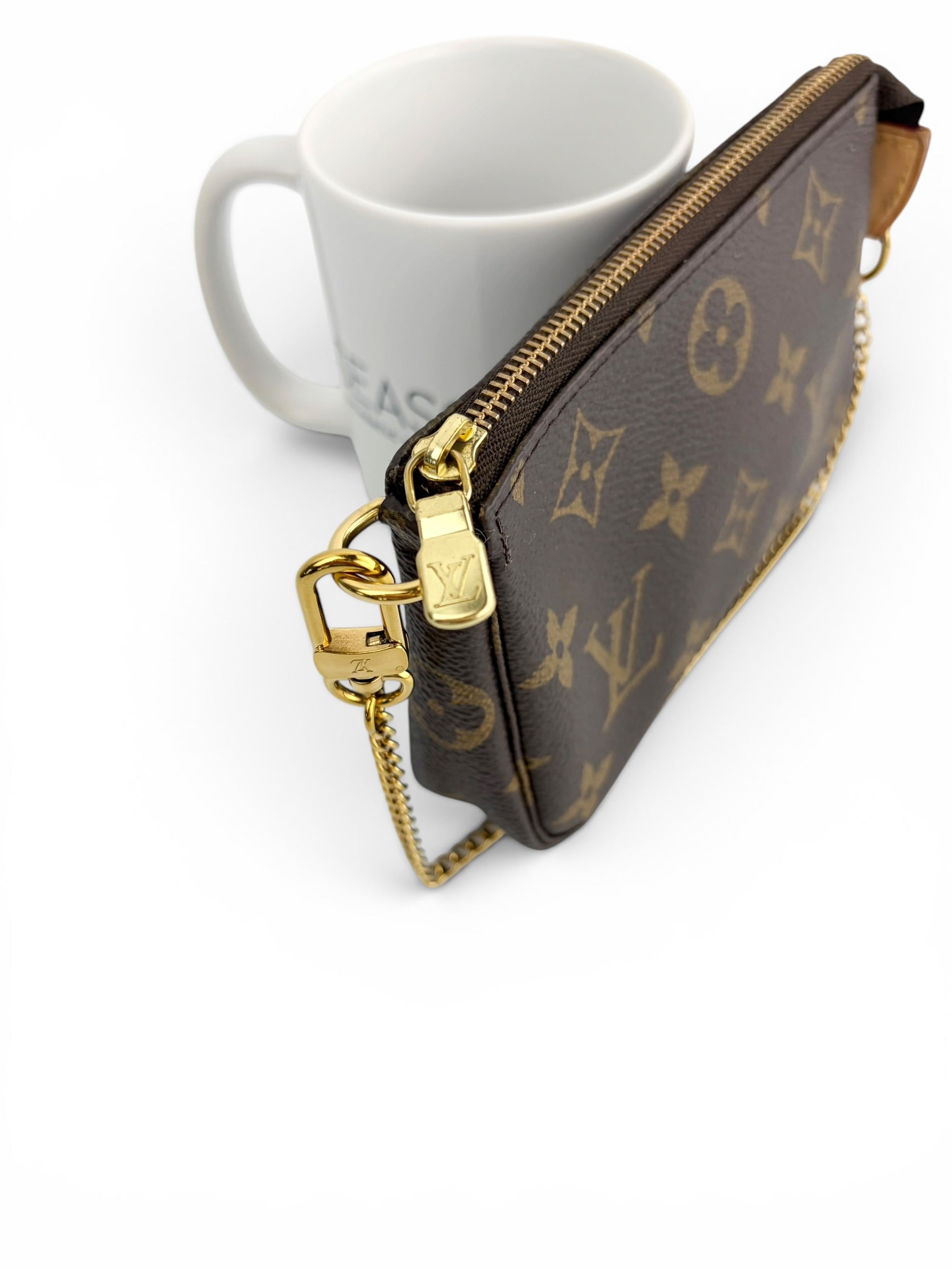 louis-vuitton-monogram-mini-pochette-accessoires-3