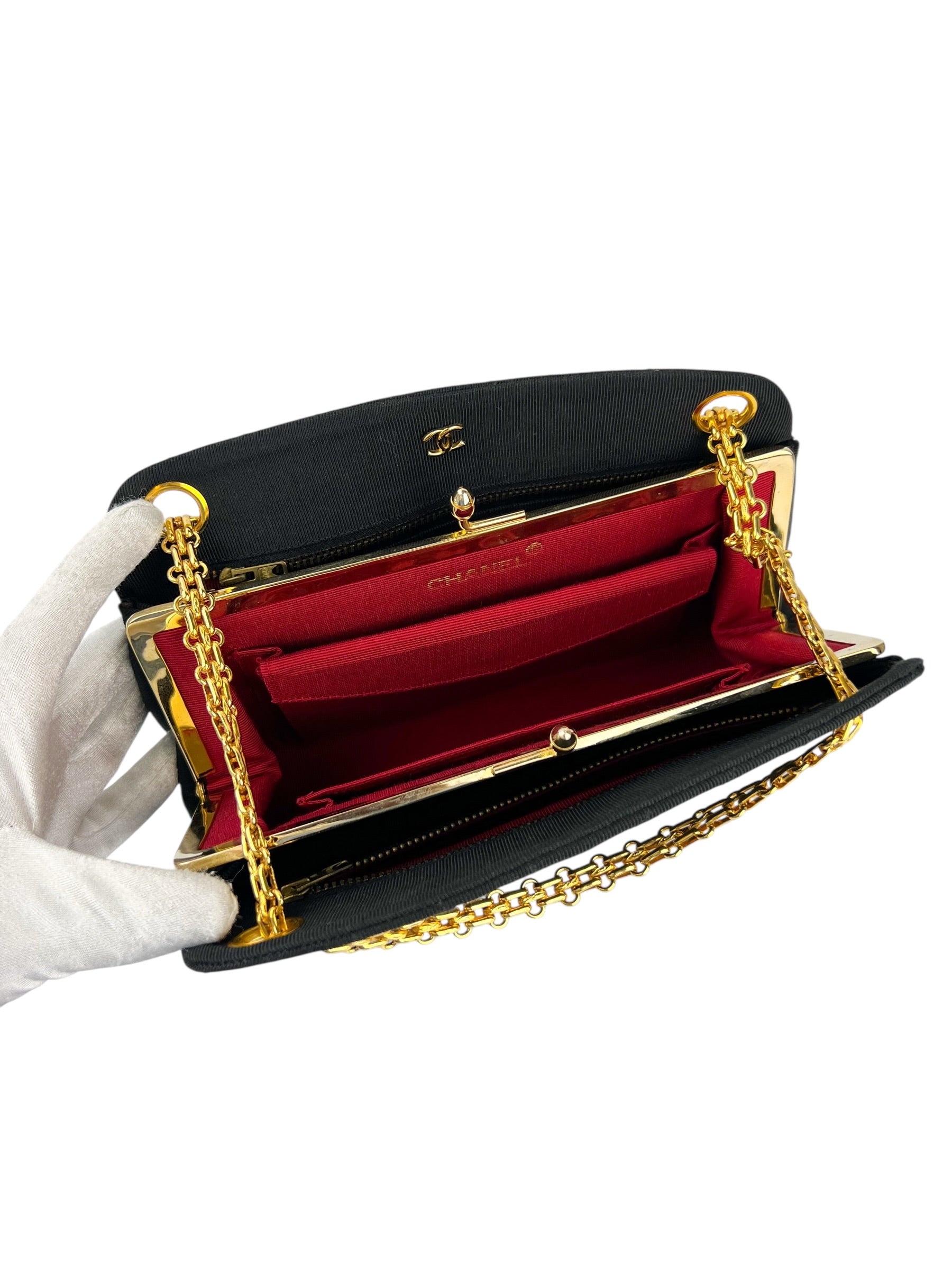 chanel-vintage-jersey-kisslock-24k-shoulder-bag-8