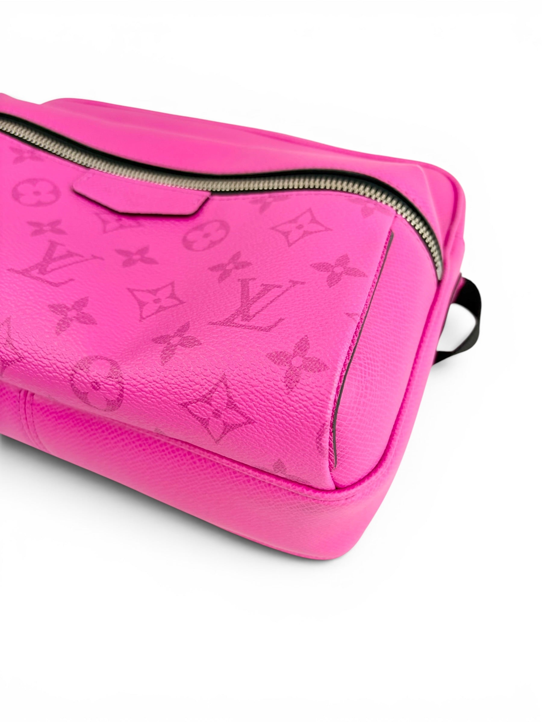 louis-vuitton-pink-monogram-taigarama-crossbody--9