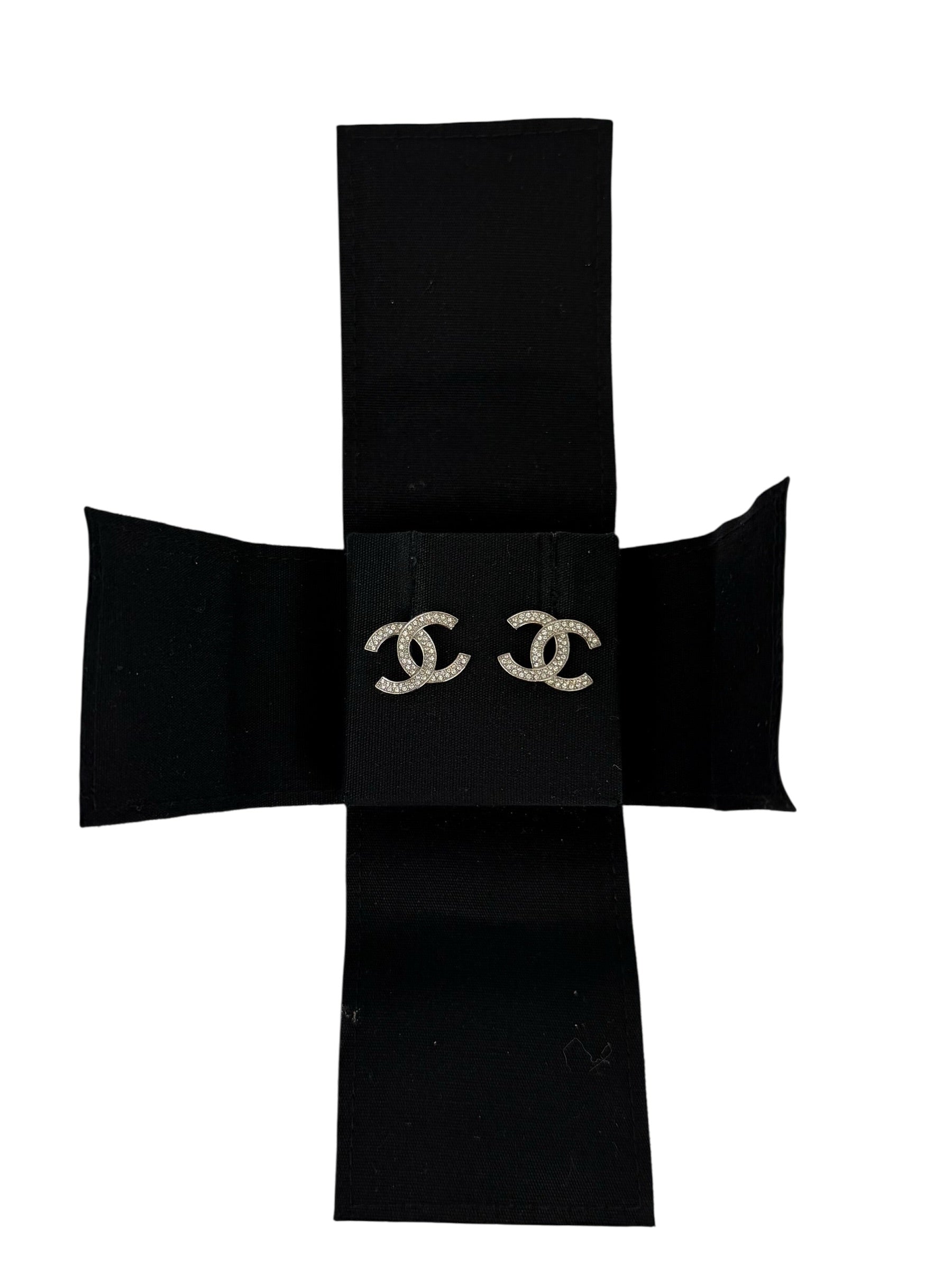 chanel-20s-crystal-cc-stud-earrings--8