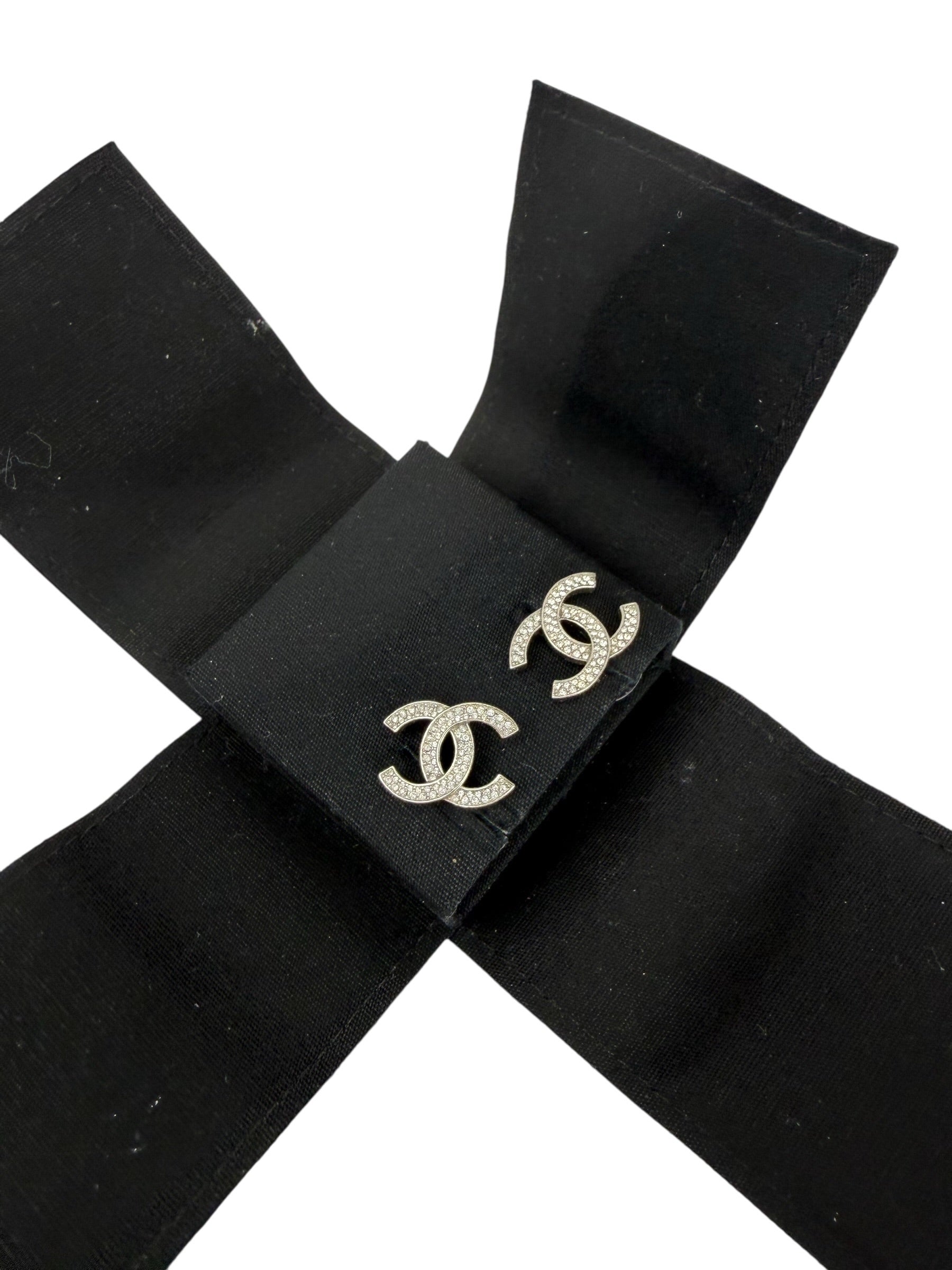 chanel-20s-crystal-cc-stud-earrings--7