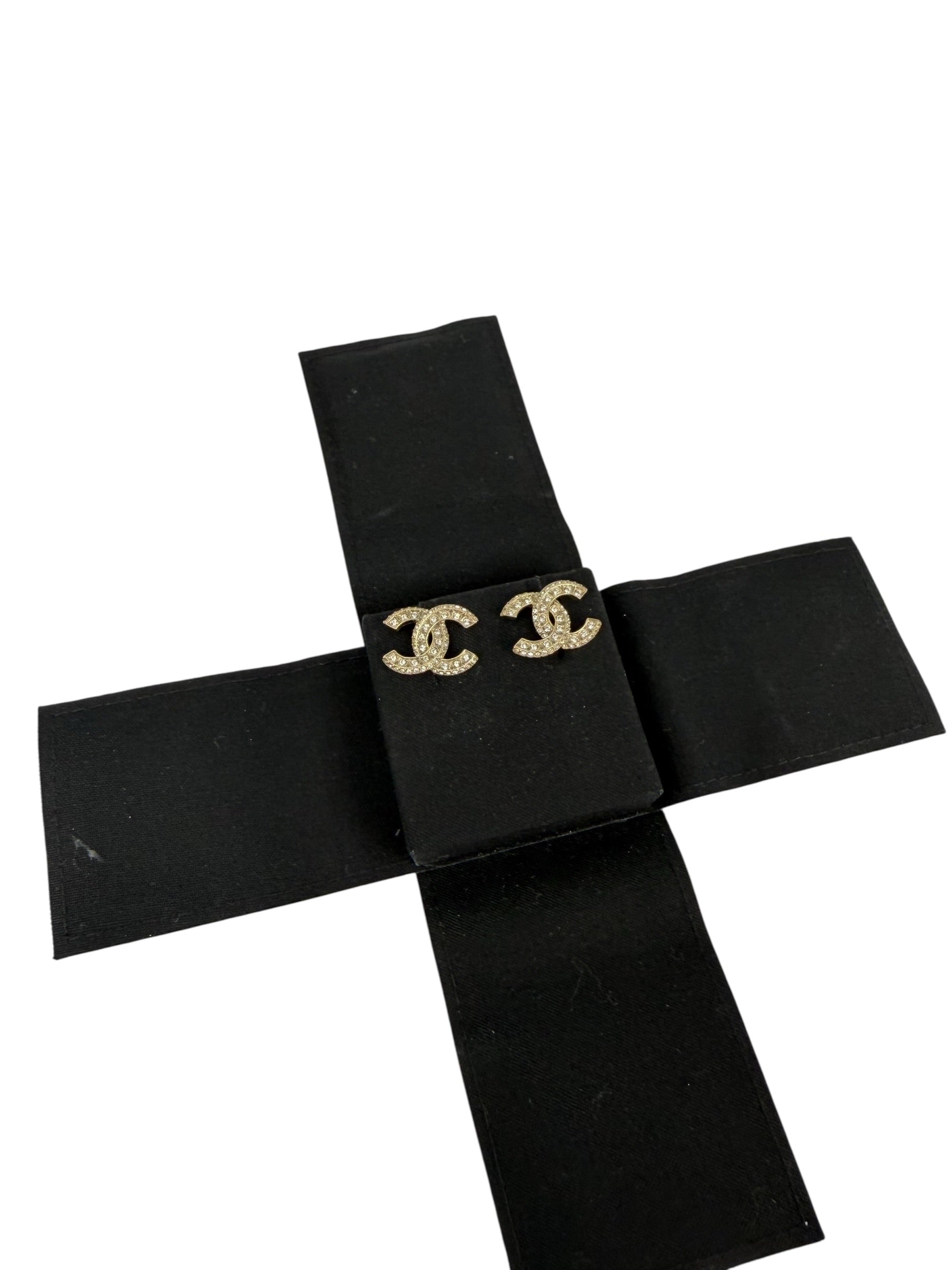 chanel-champagne-gold-crystal-cc-stud-earrings-4