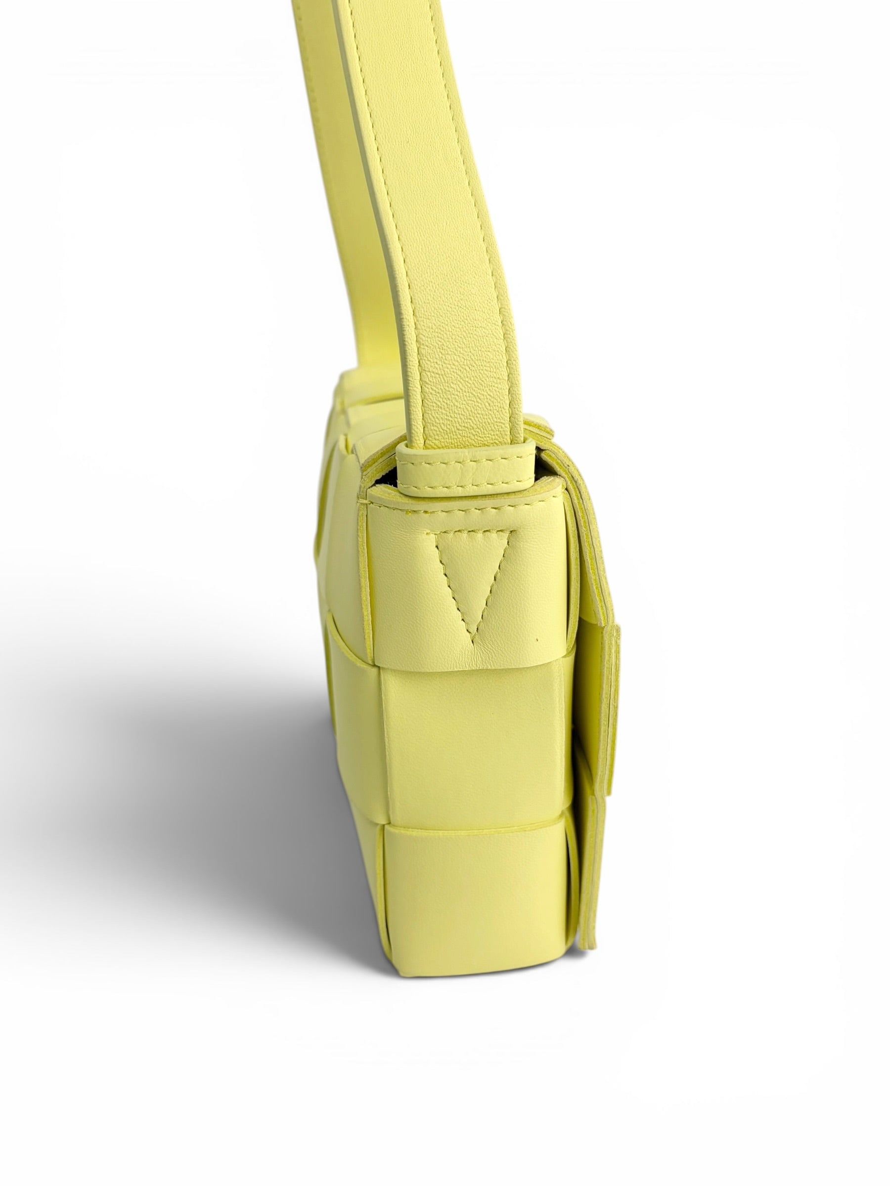 bottega-veneta-yellow-intrecciato-cassette--2
