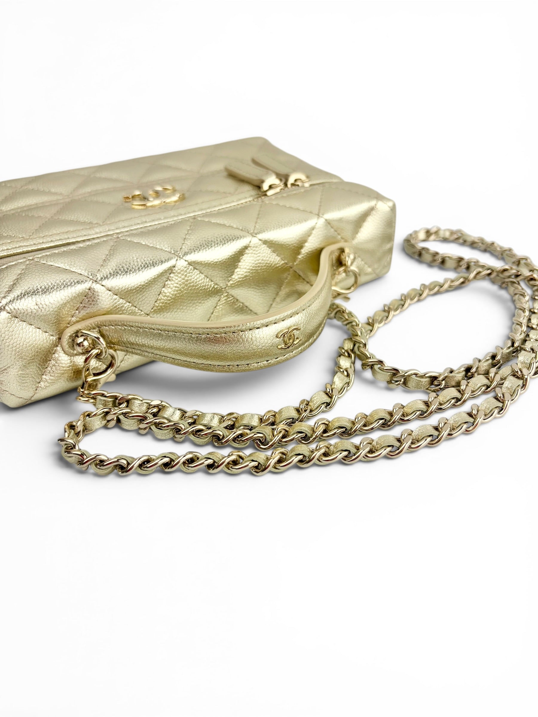 chanel-gold-caviar-slim-top-handle-vanity-5