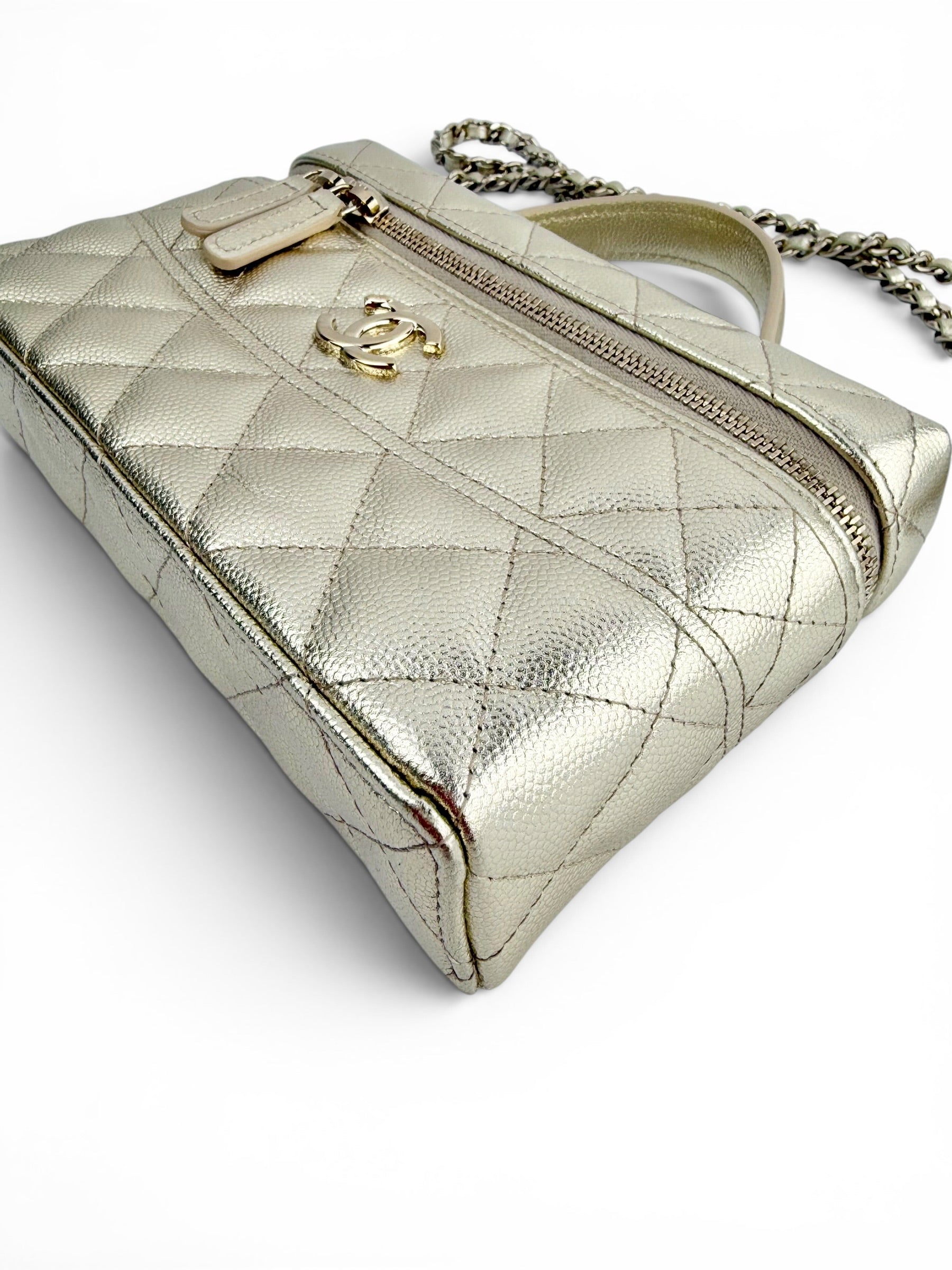 chanel-gold-caviar-slim-top-handle-vanity-9