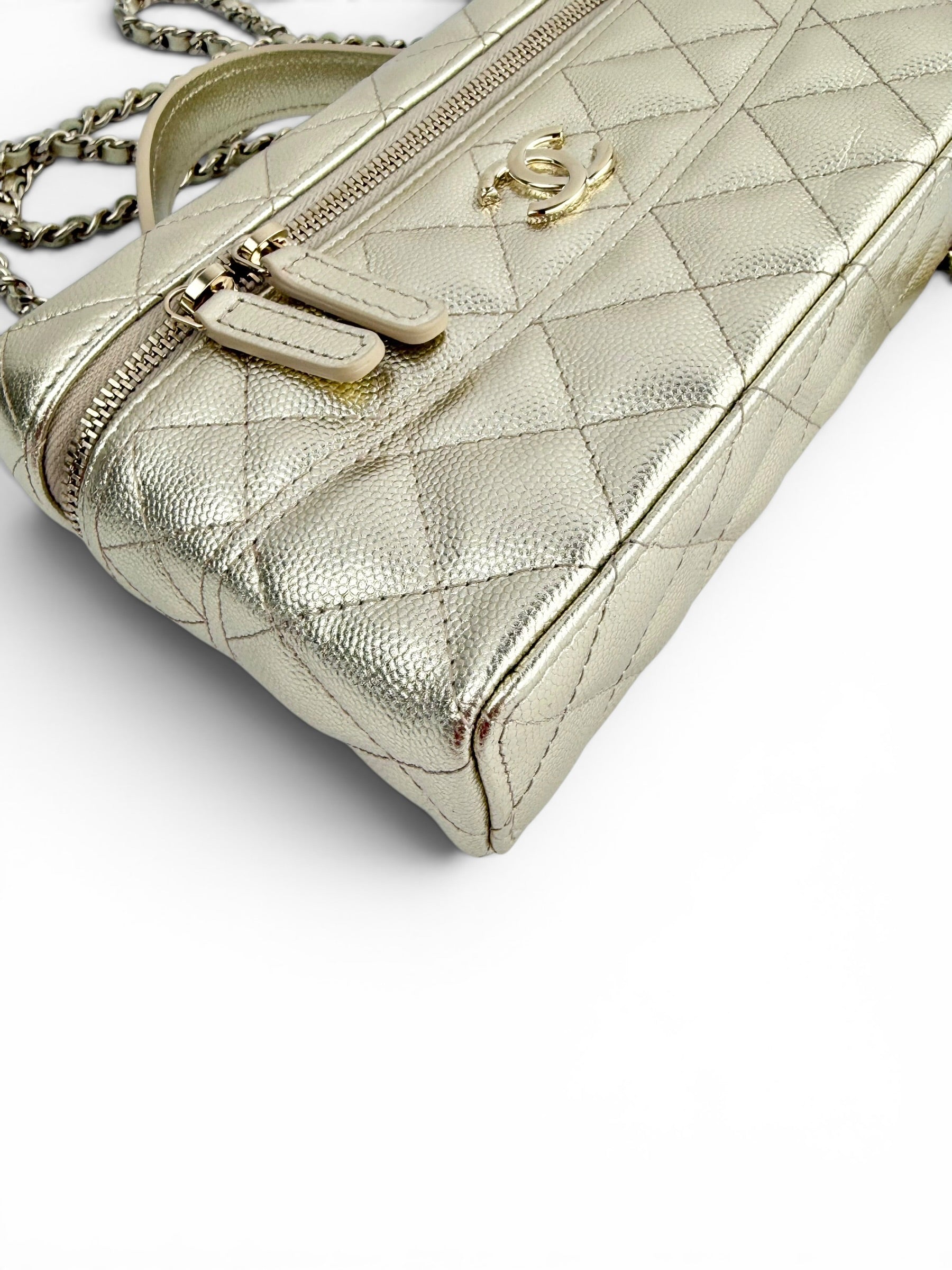 chanel-gold-caviar-slim-top-handle-vanity-8