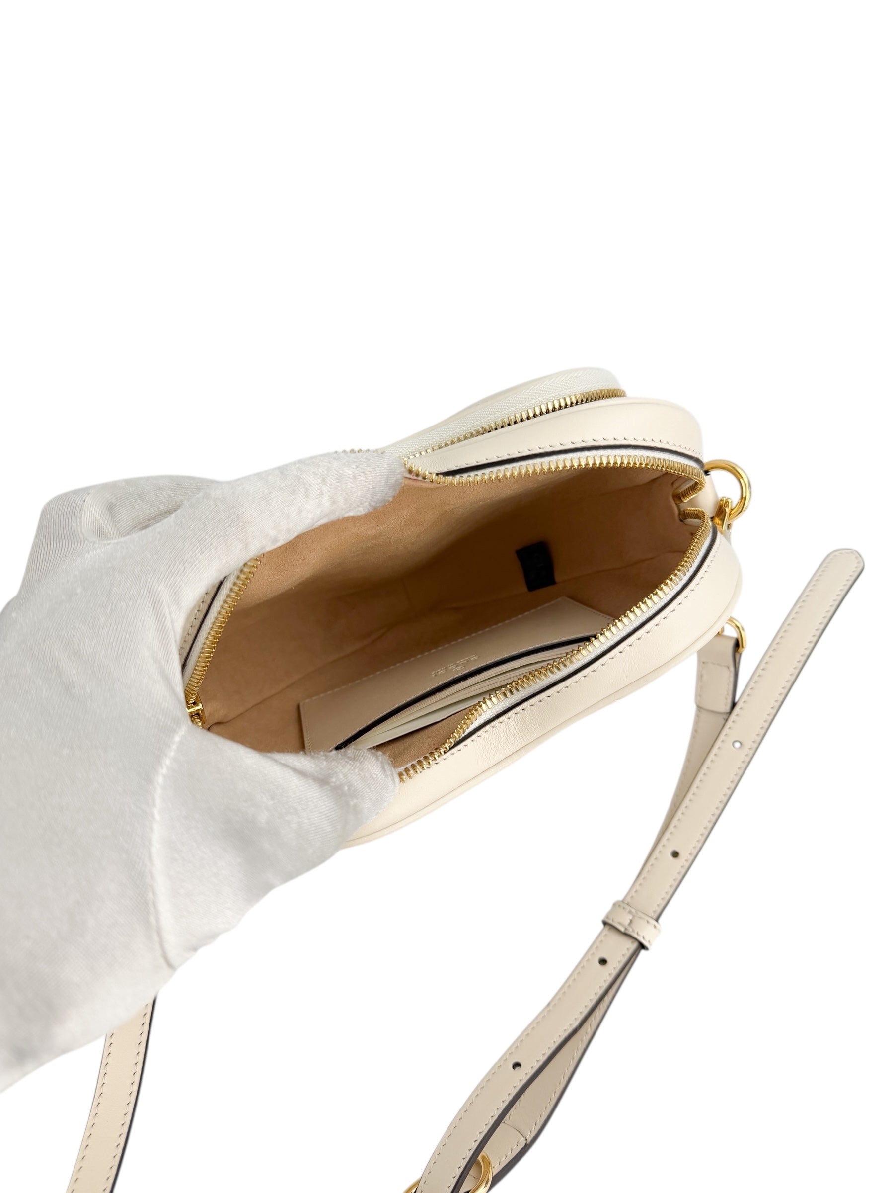 gucci-cloud-white-leather-heart-crossbody-8