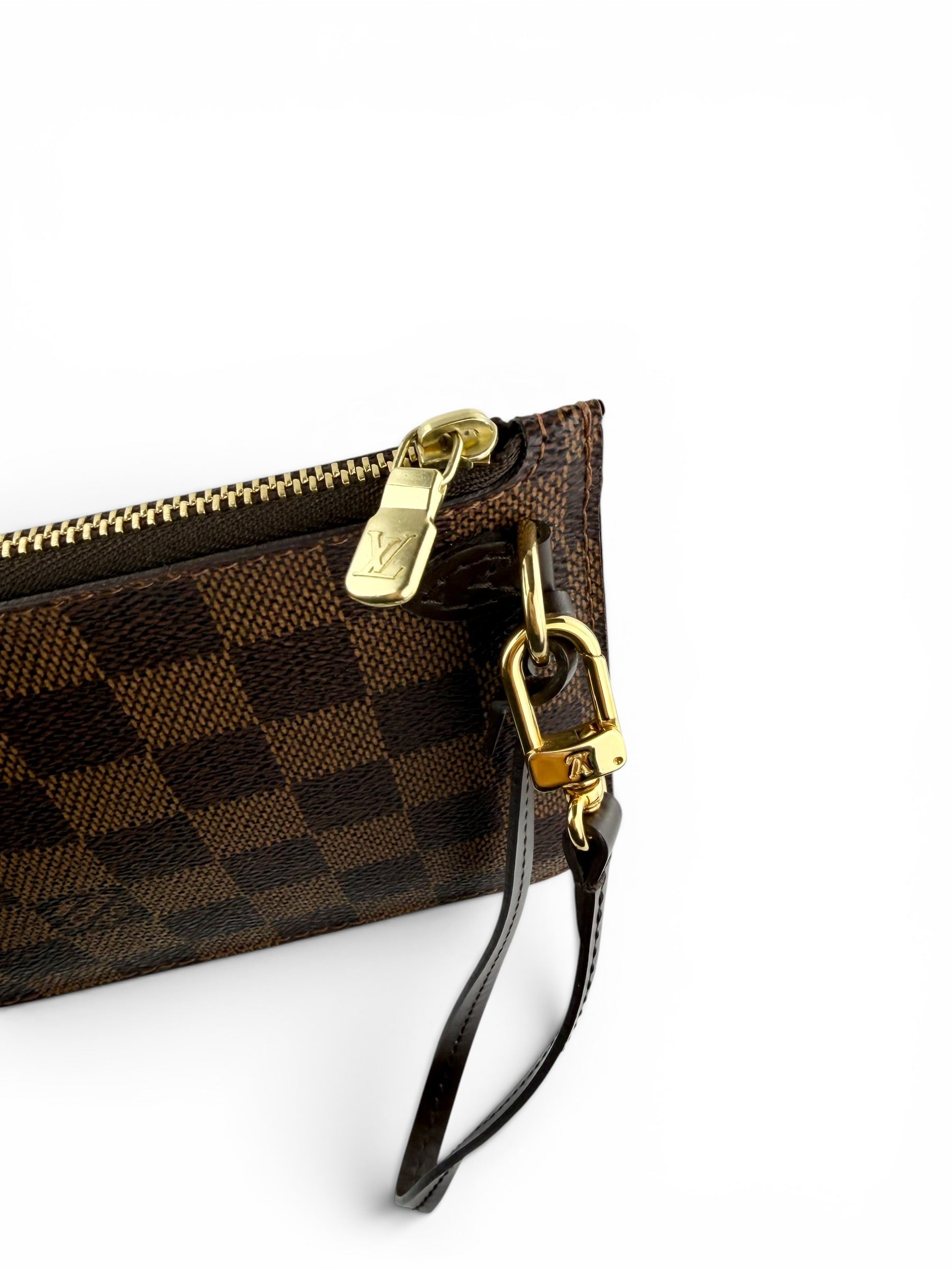 louis-vuitton-damier-ebene-neverfull-pochette-4