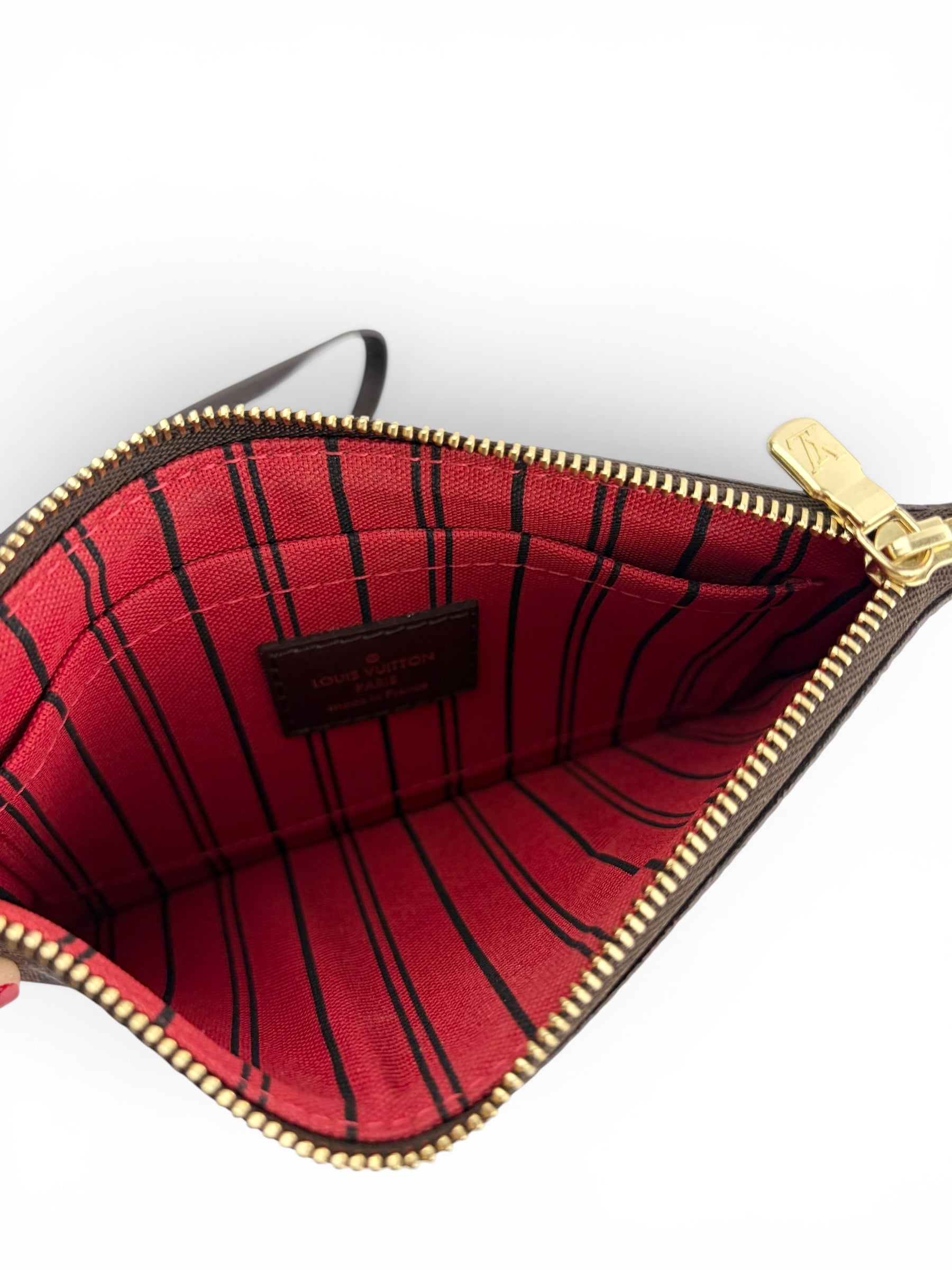 louis-vuitton-damier-ebene-neverfull-pochette-5