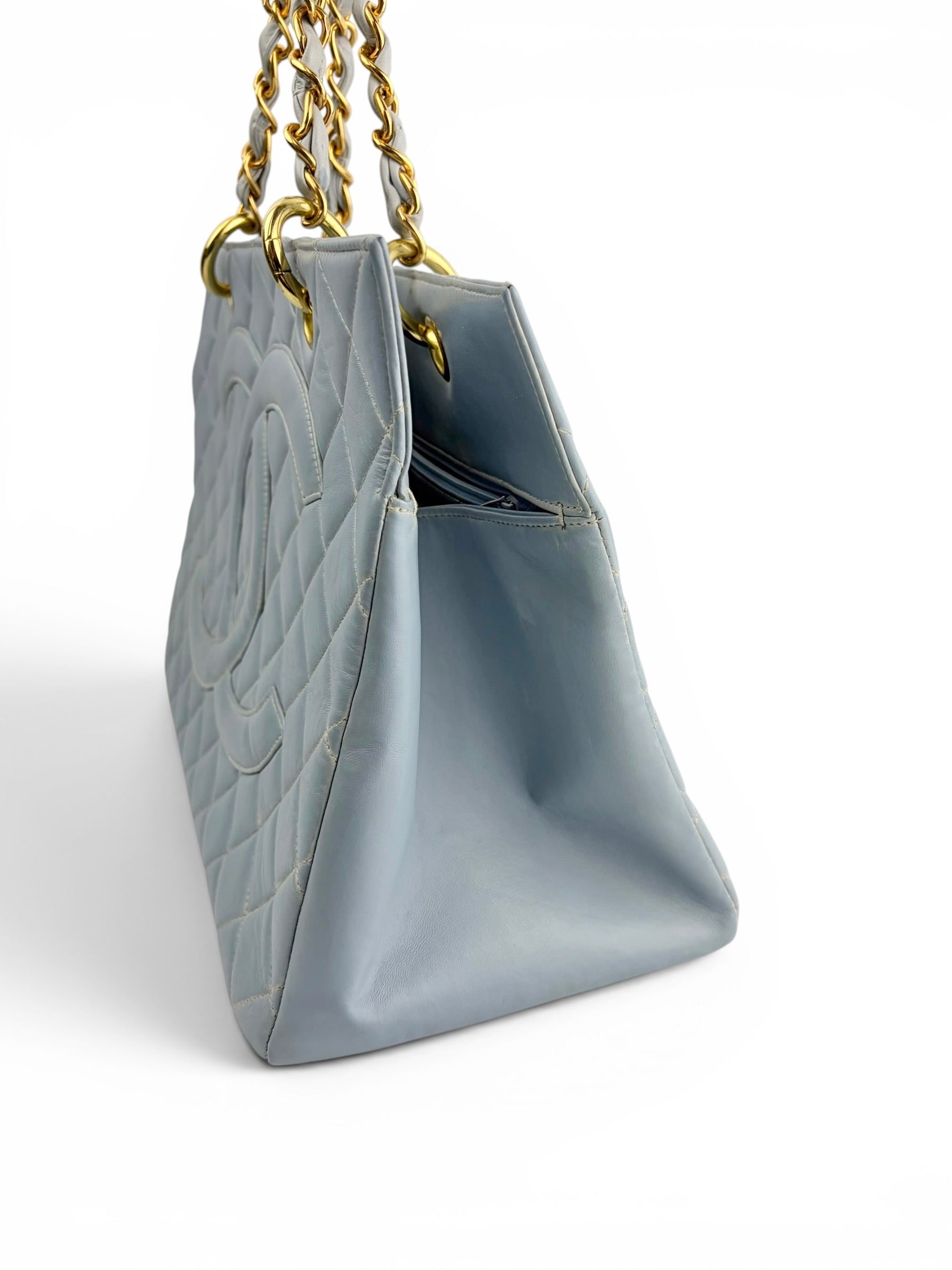 chanel-powder-blue-lambskin-vintage-gst--3