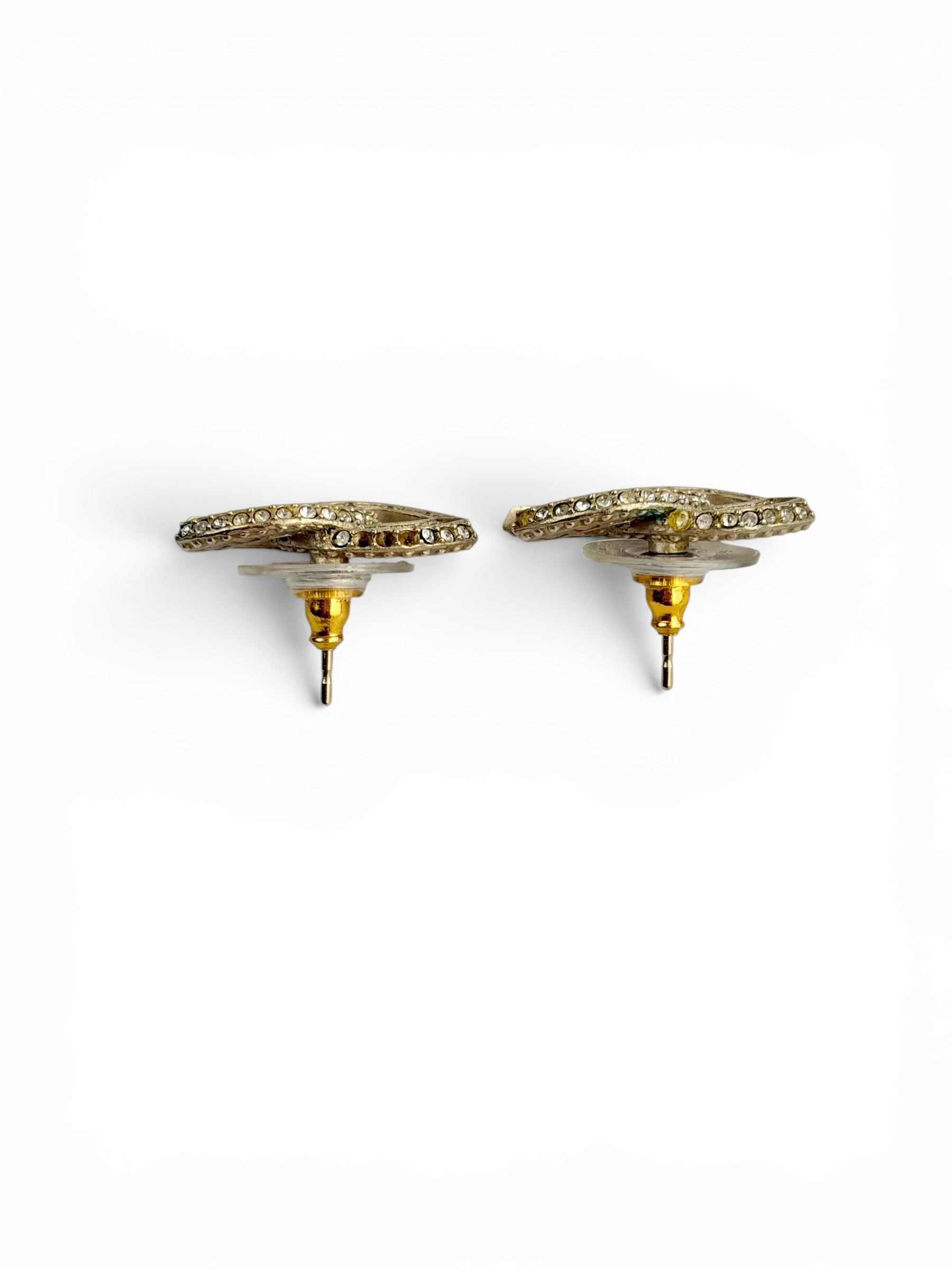 chanel-gold-interlocking-cc-crystal-stud-earrings-2