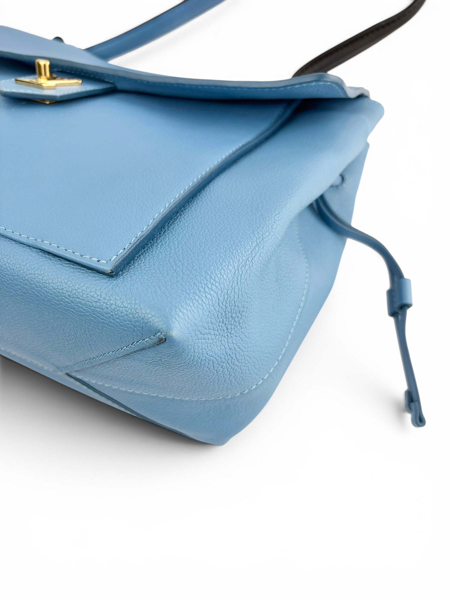 louis-vuitton-blue-leather-soft-lockme-mm--7