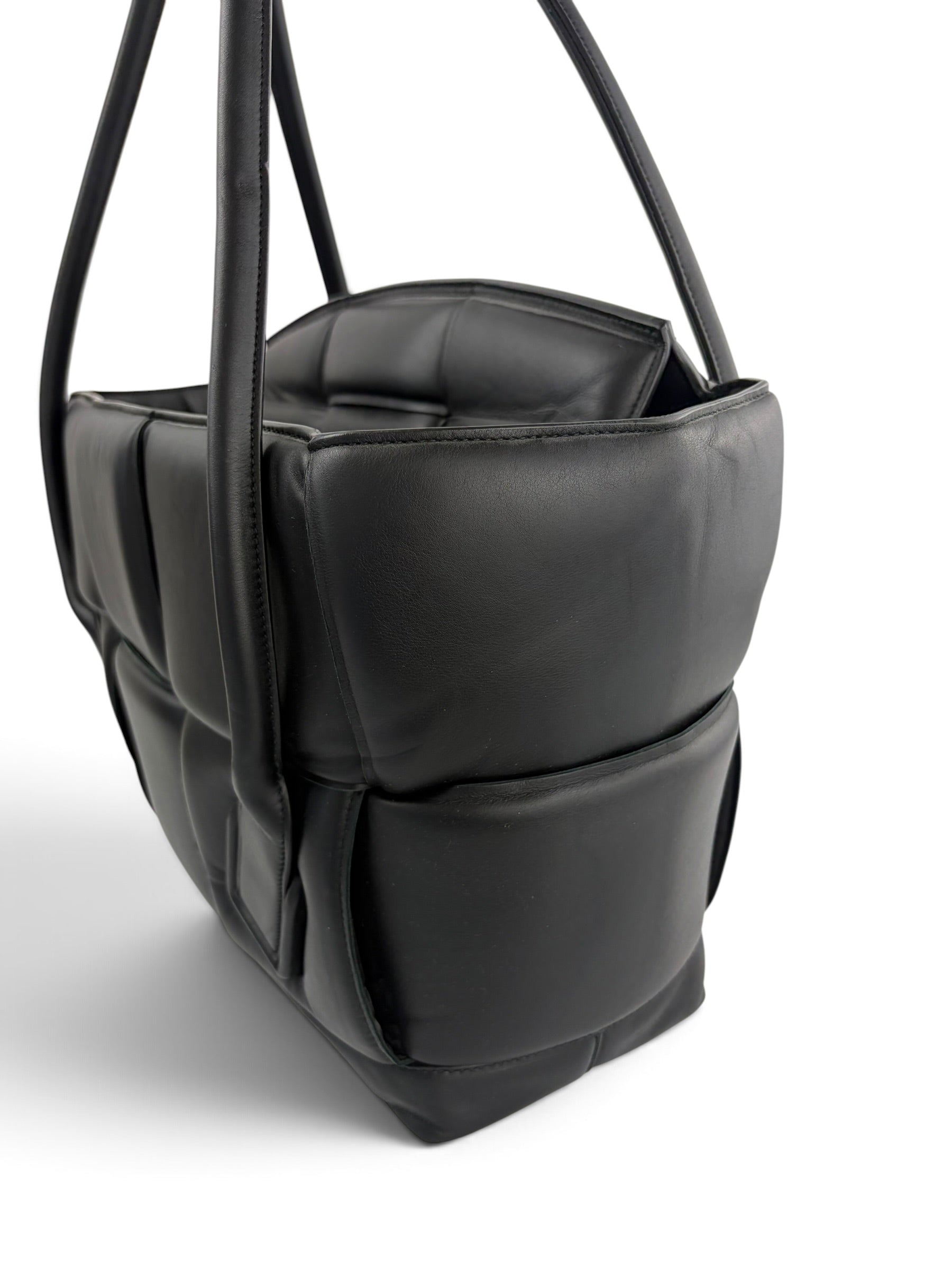 bottega-veneta-padded-black-maxi-large-arco-tote-3