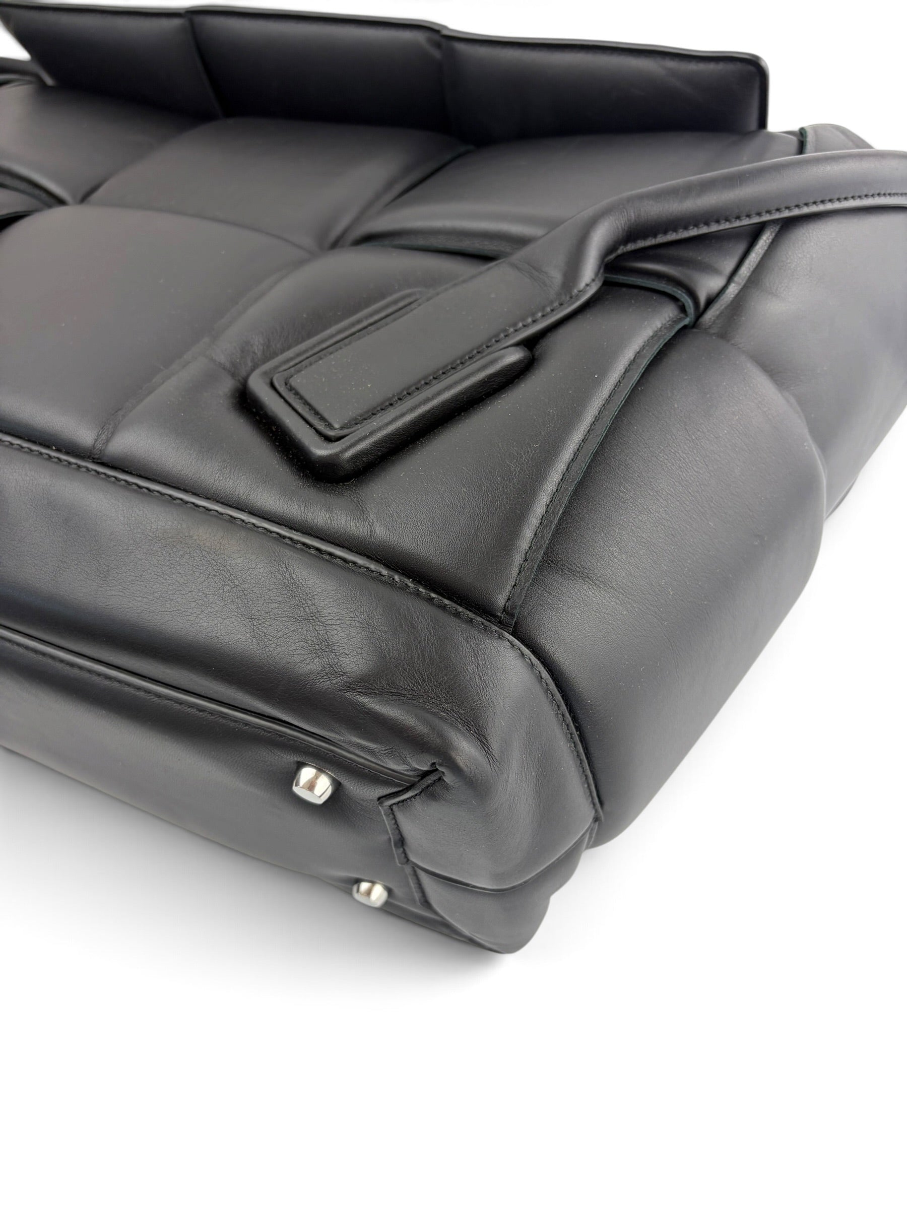 bottega-veneta-padded-black-maxi-large-arco-tote-8