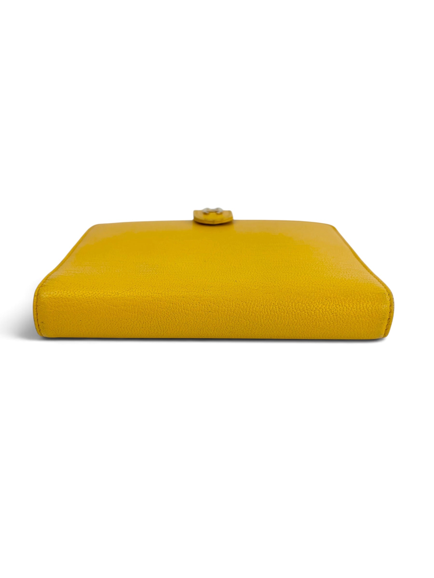 chanel-vintage-small-yellow-agenda-cover--2