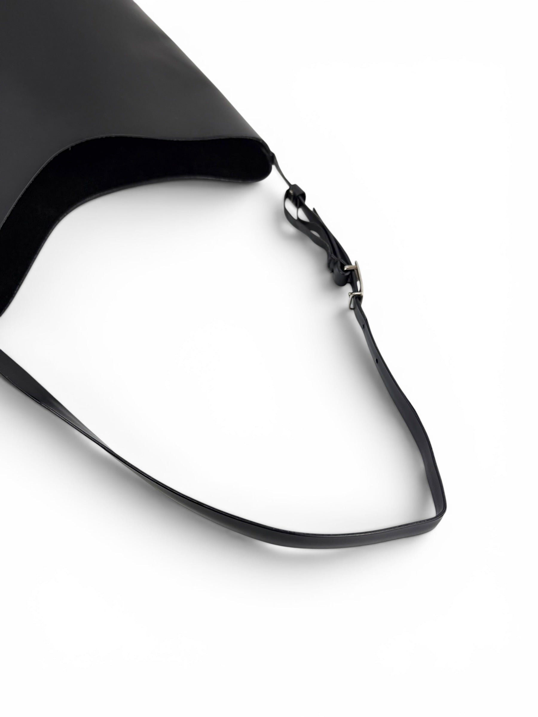 gucci-black-vintage-leather-shoulder-bag-5