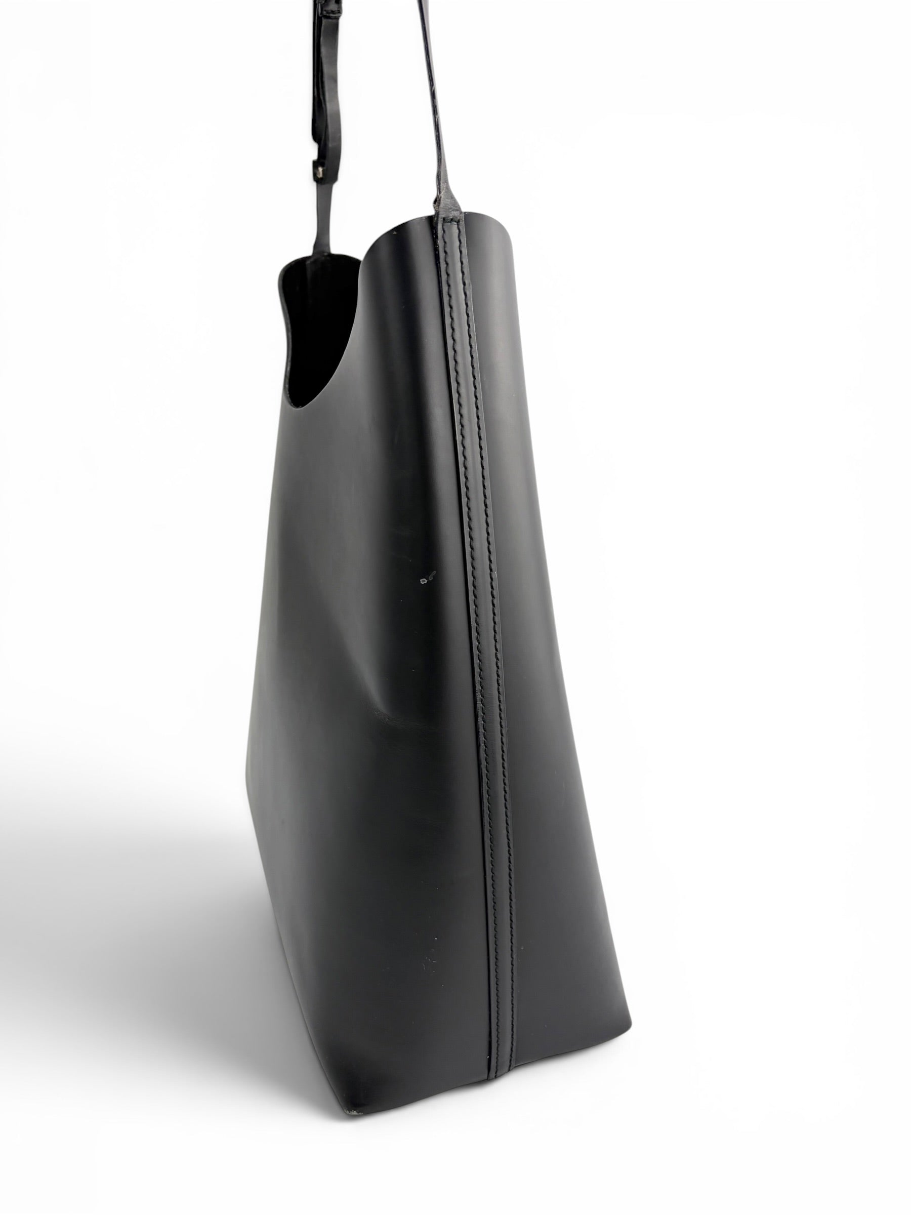 gucci-black-vintage-leather-shoulder-bag-3