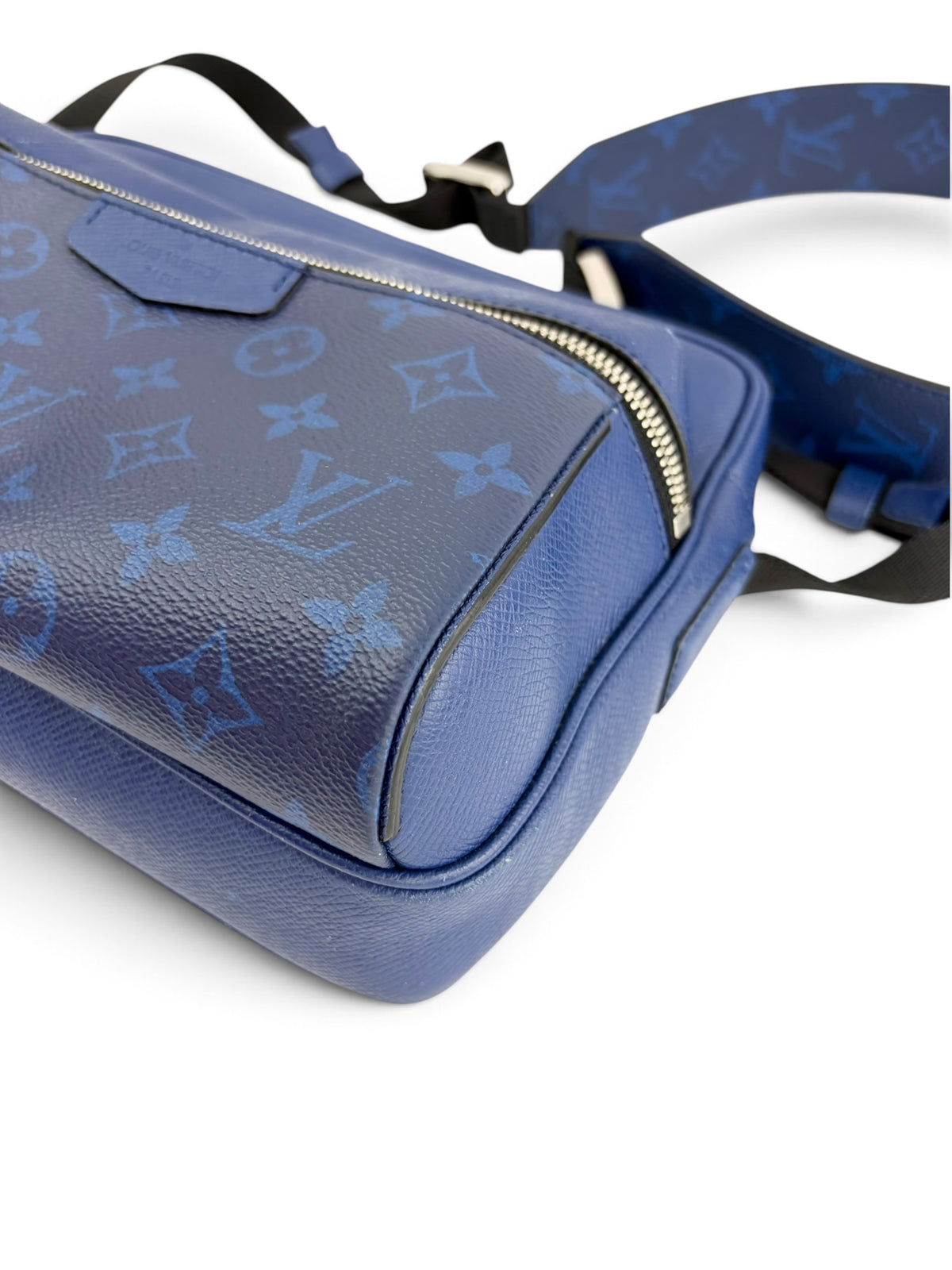 louis-vuitton-blue-monogram-taigarama-crossbody-7