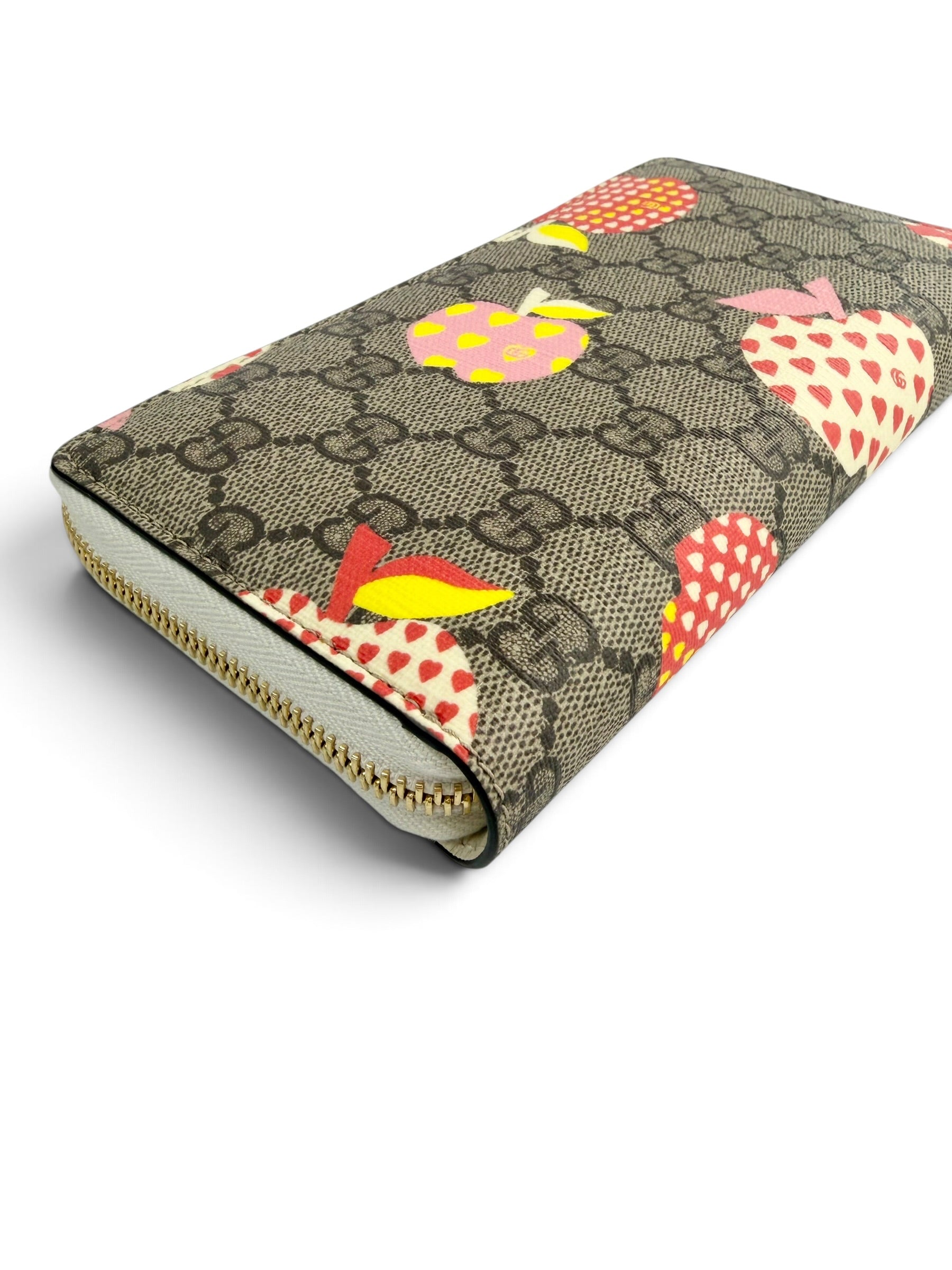 gucci-supreme-canvas-les-pommes-zippy-wallet-5