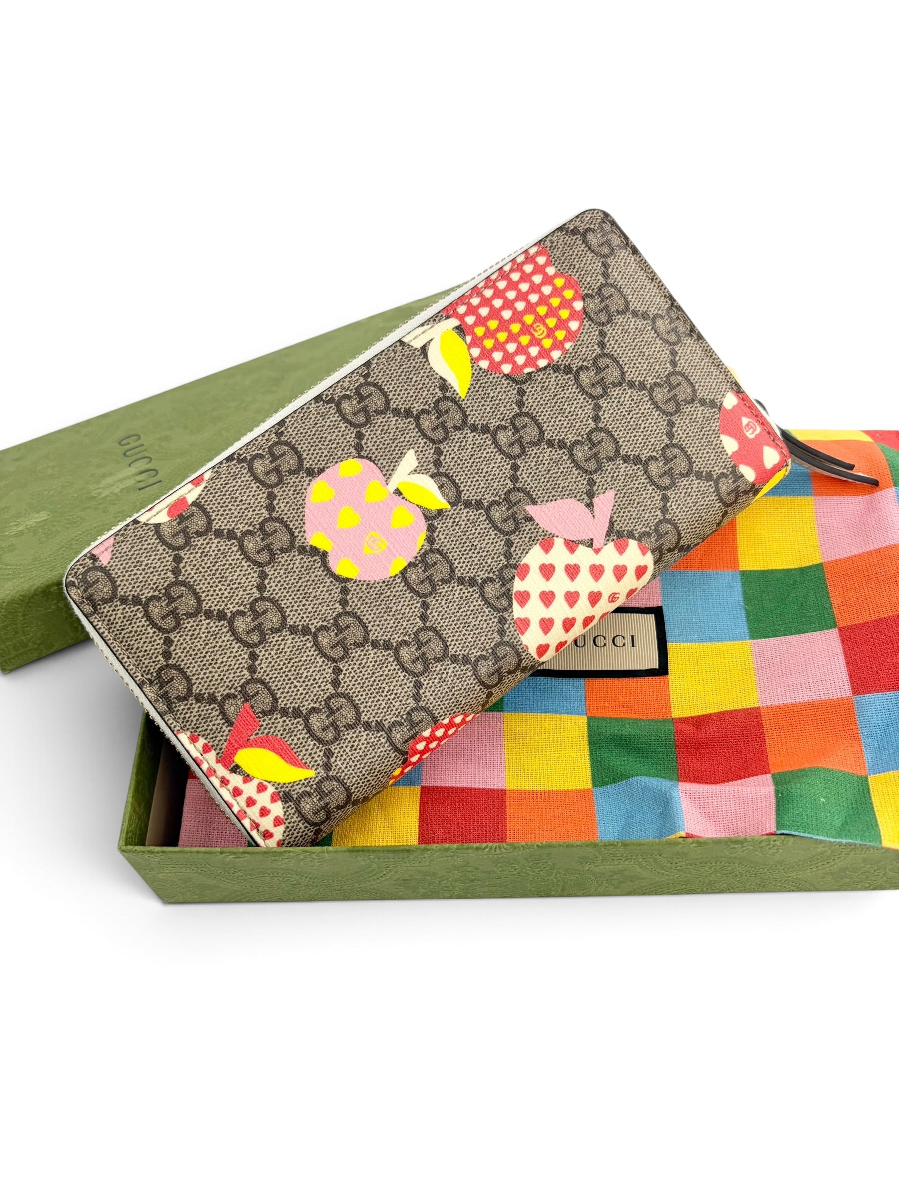 gucci-supreme-canvas-les-pommes-zippy-wallet-1