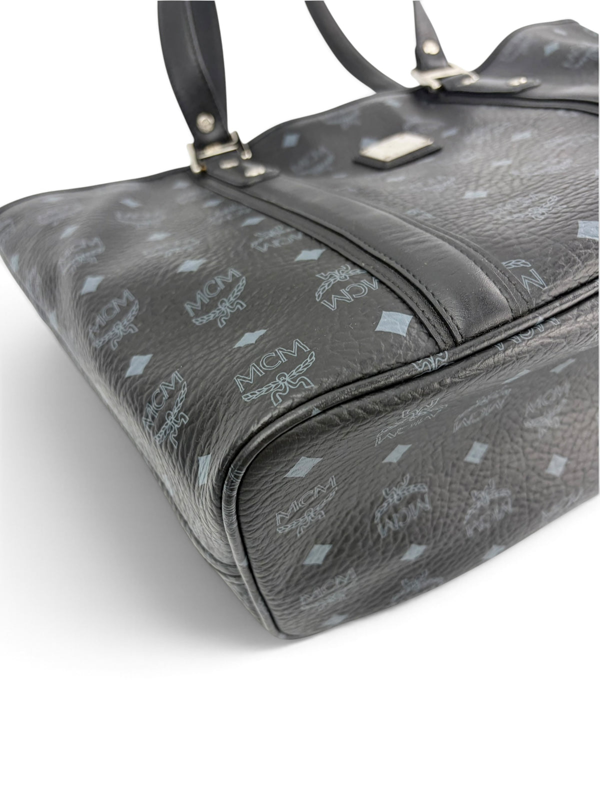 mcm-black-visetos-tote-6