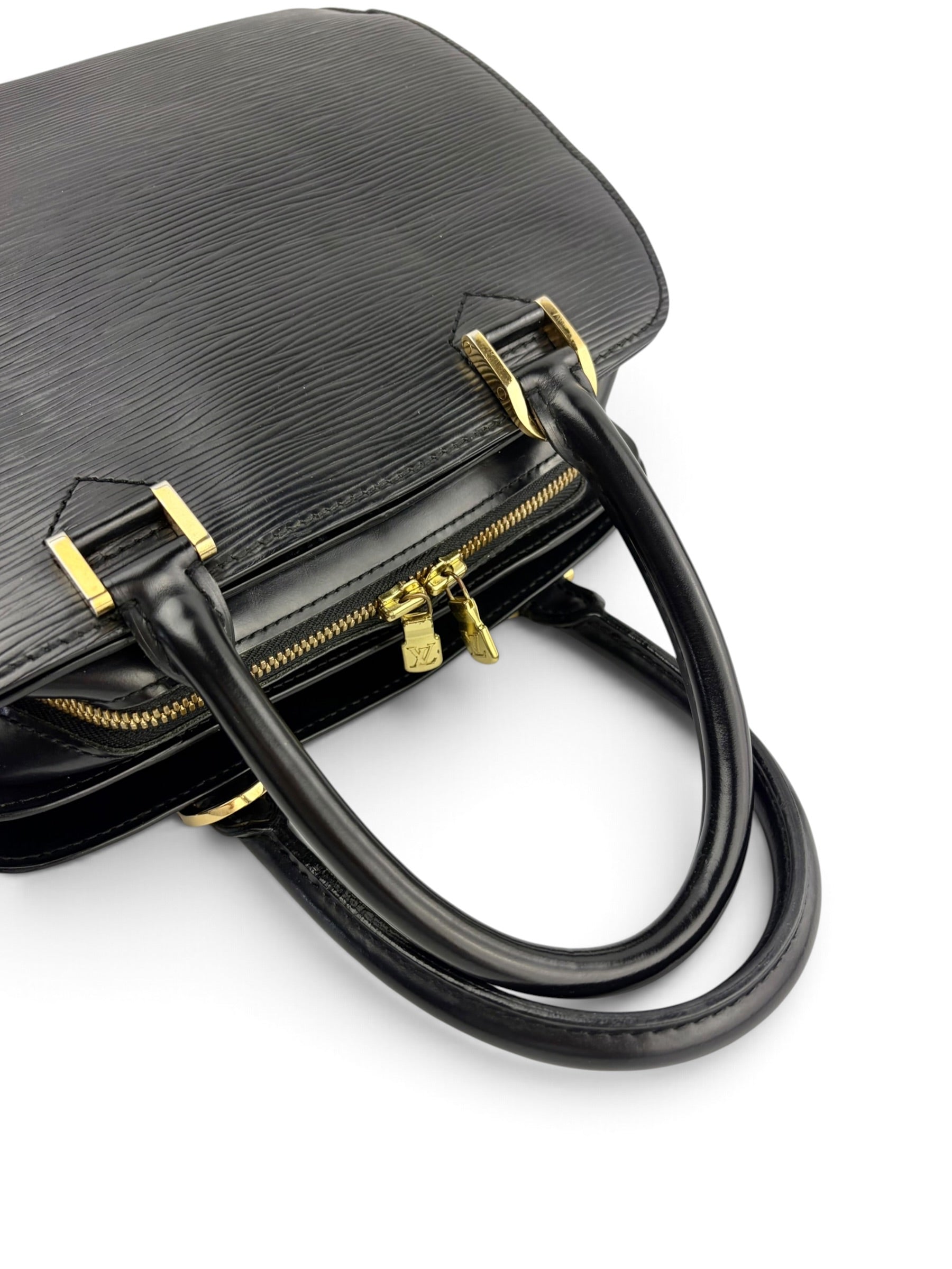 louis-vuitton-vintage-black-epi-pont-neuf--4