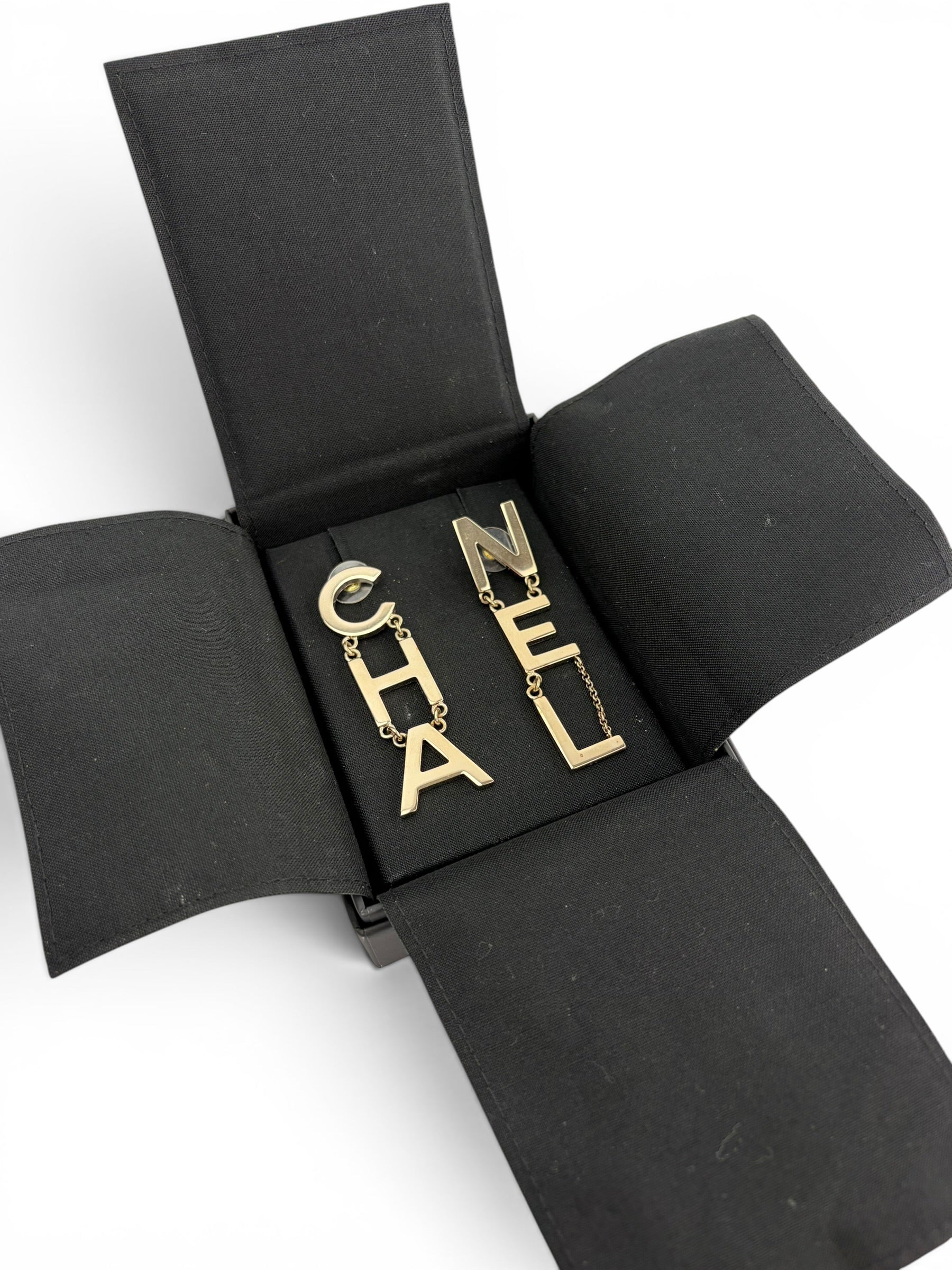 chanel-cha-nel-logo-drop-earrings--full-set--1