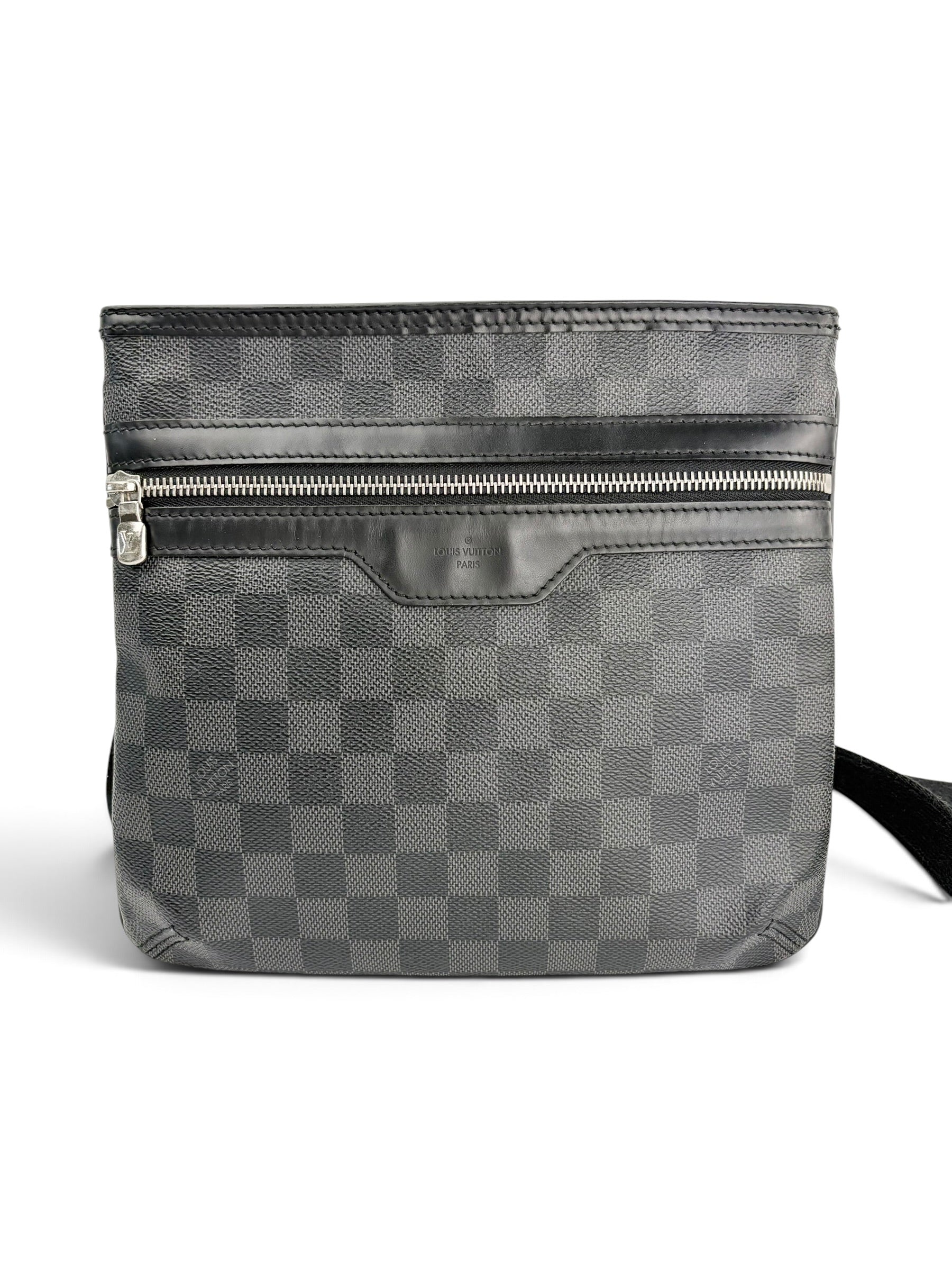louis-vuitton-damier-graphite-thomas-messenger-bag-0