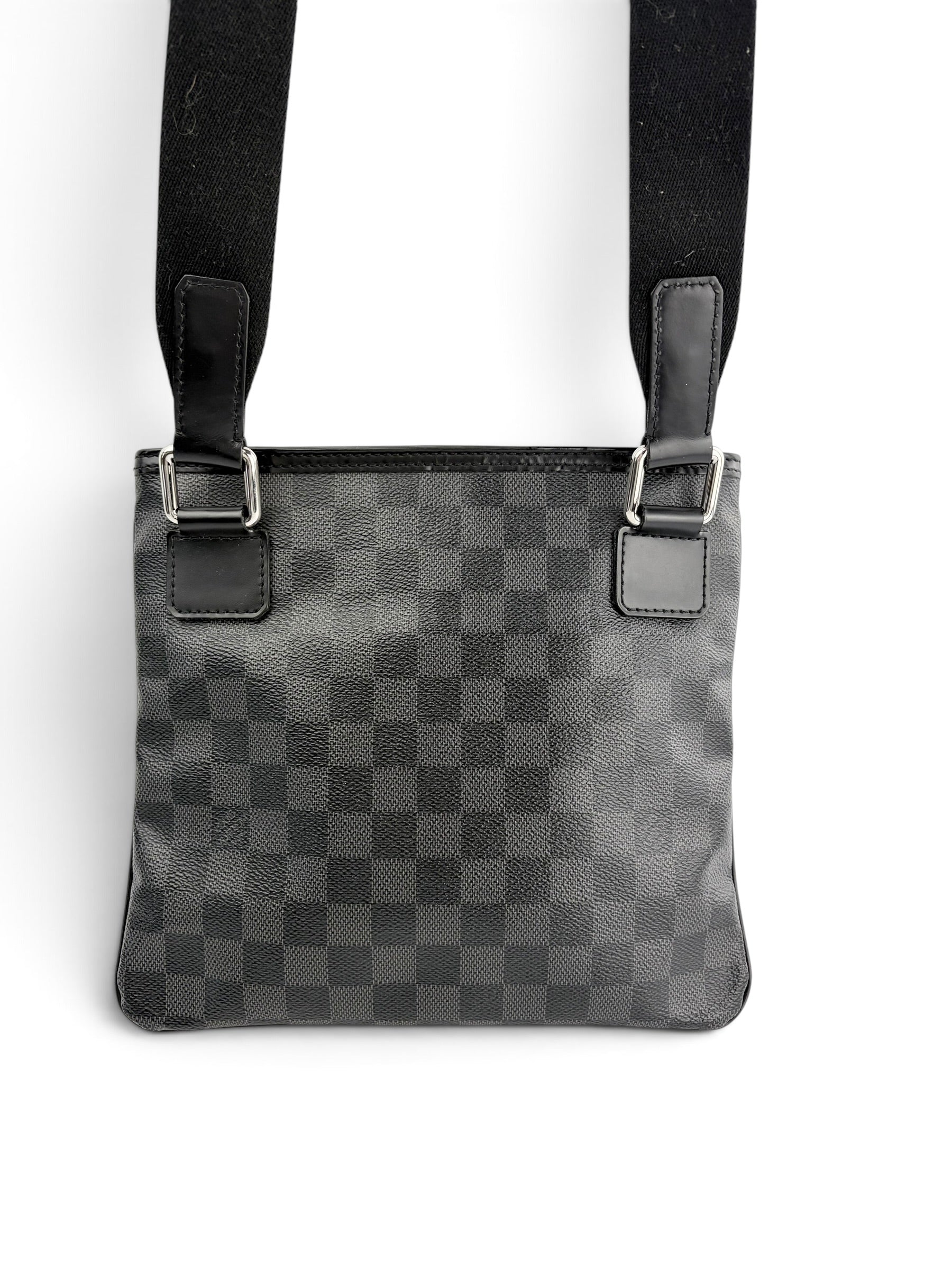 louis-vuitton-damier-graphite-thomas-messenger-bag-2