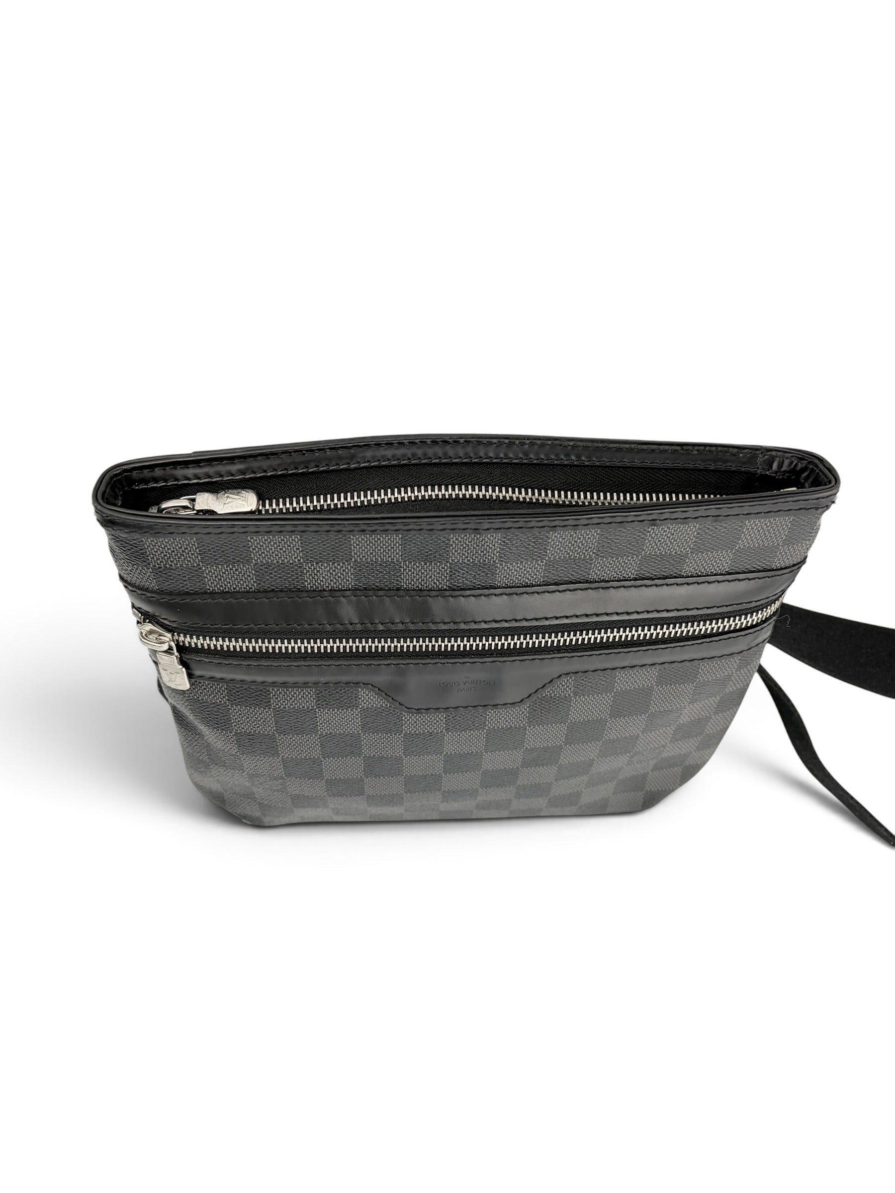 louis-vuitton-damier-graphite-thomas-messenger-bag-4