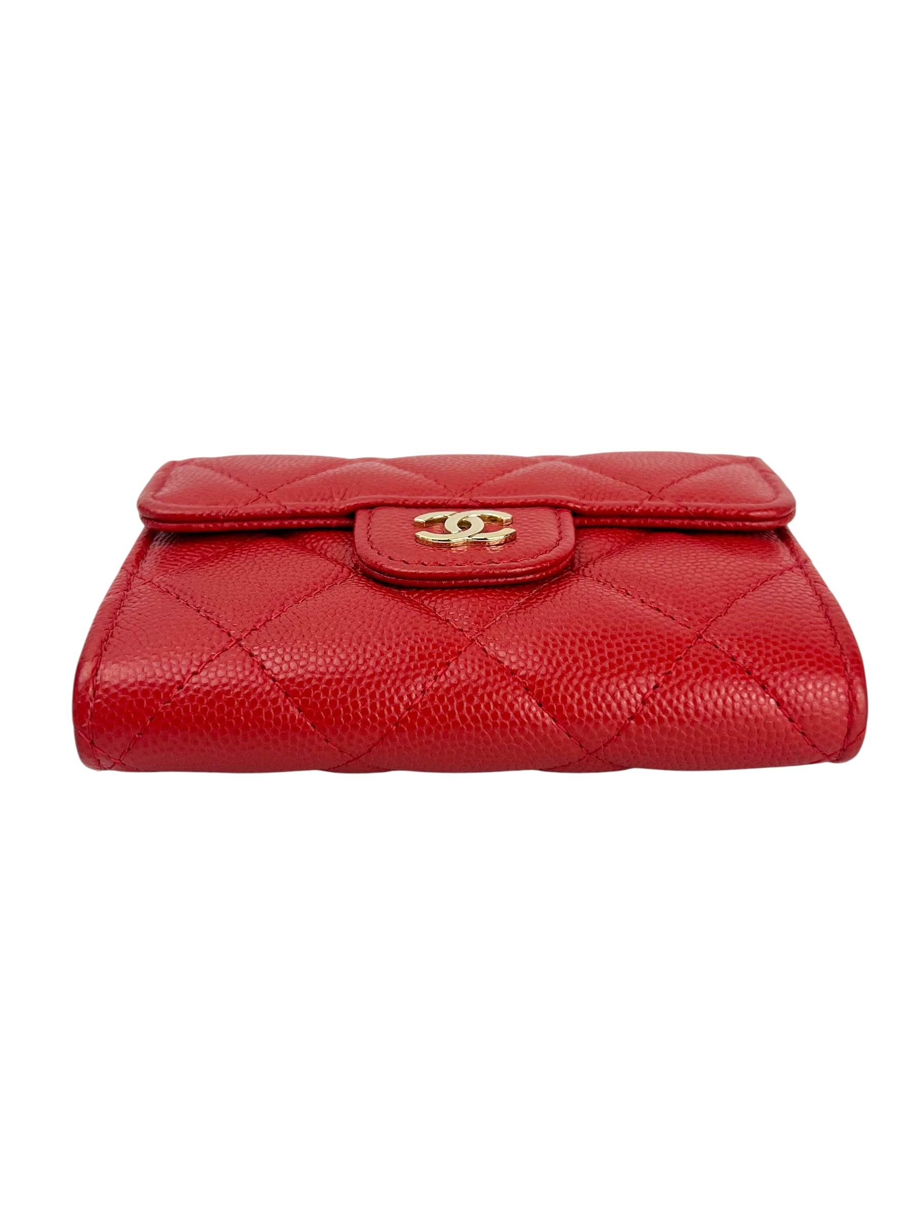 chanel-red-quilted-caviar-trifold-wallet-1