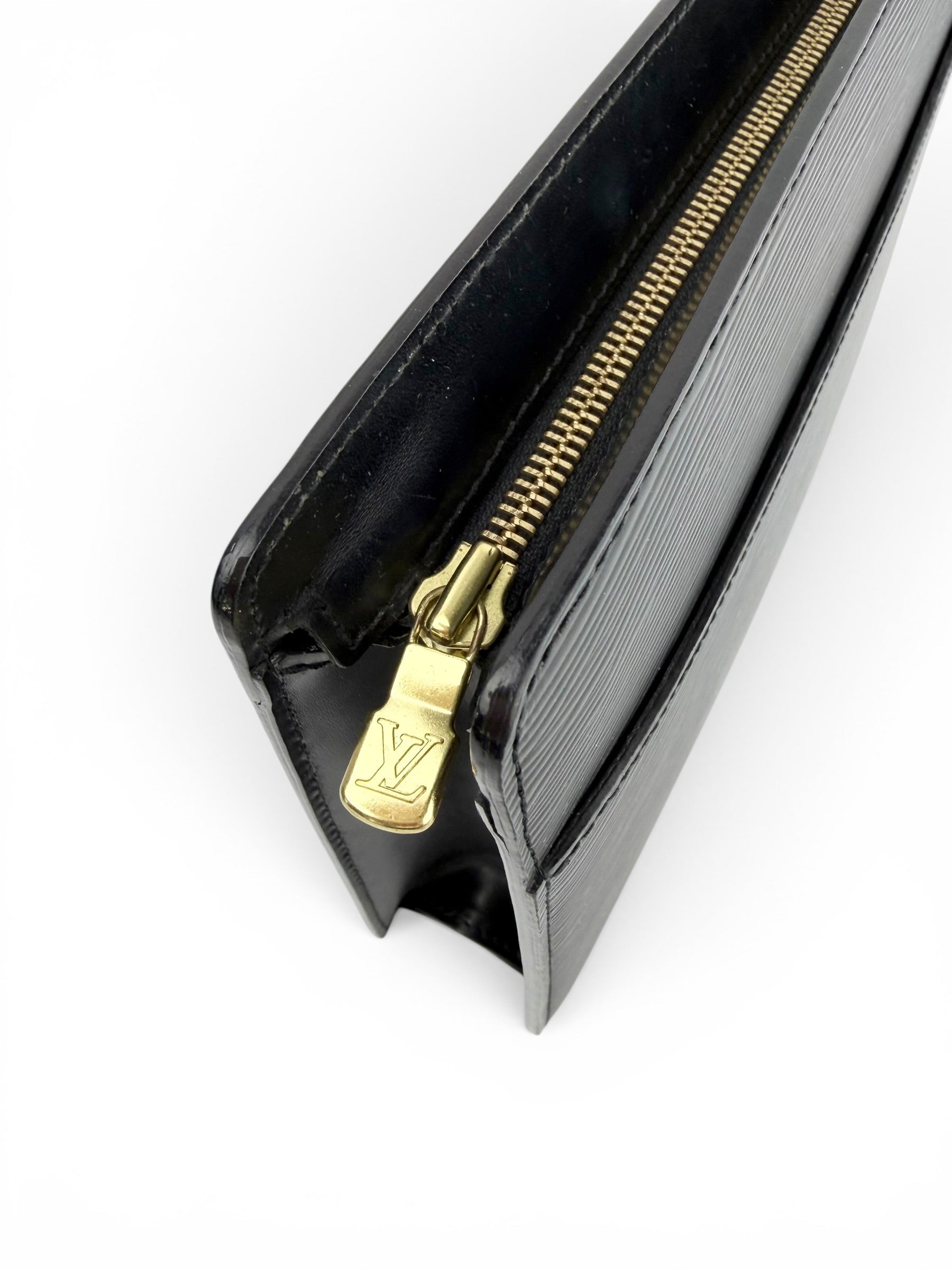 louis-vuitton-black-epi-vintage-zip-top-clutch--4