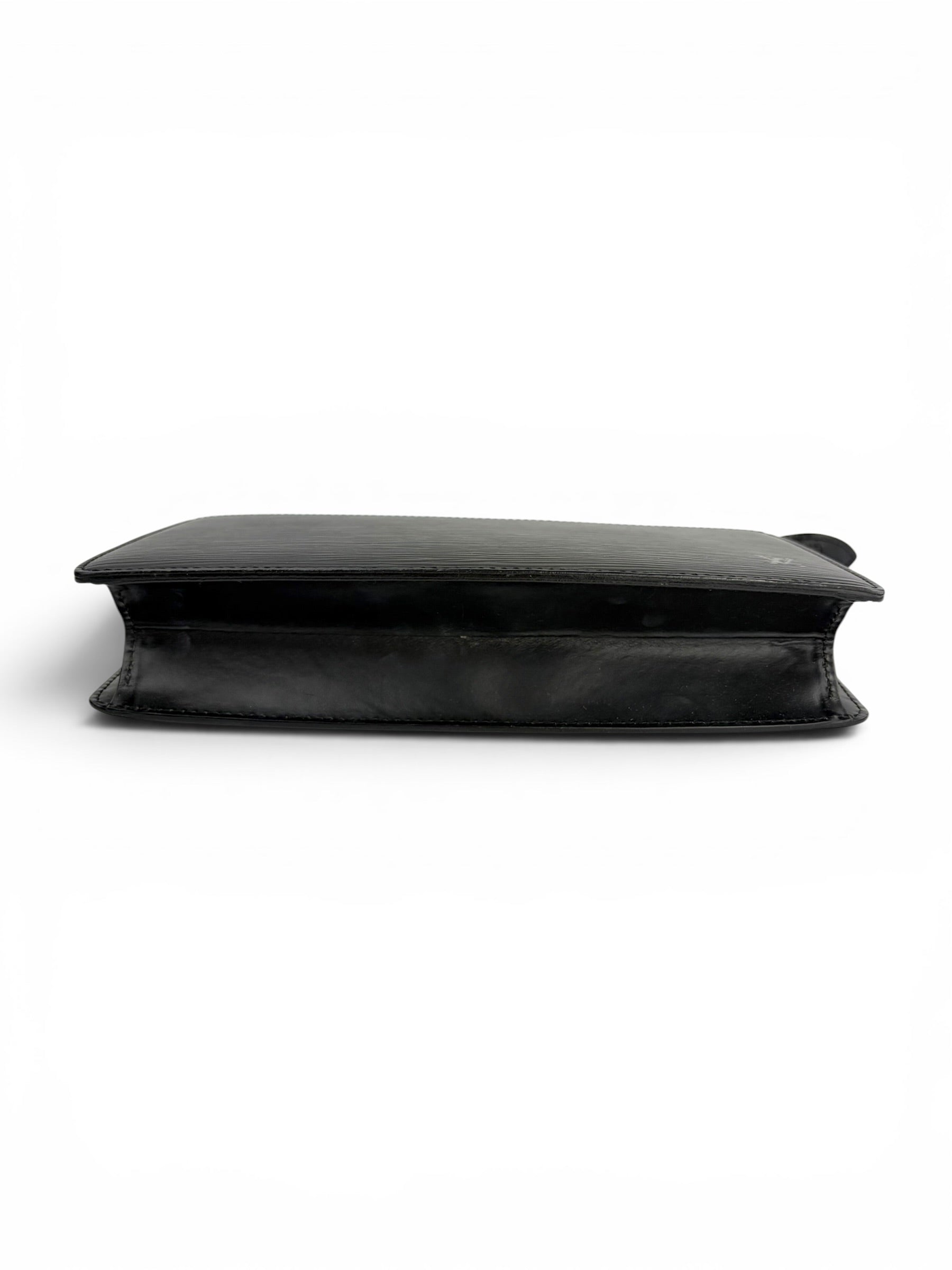 louis-vuitton-black-epi-vintage-zip-top-clutch--6