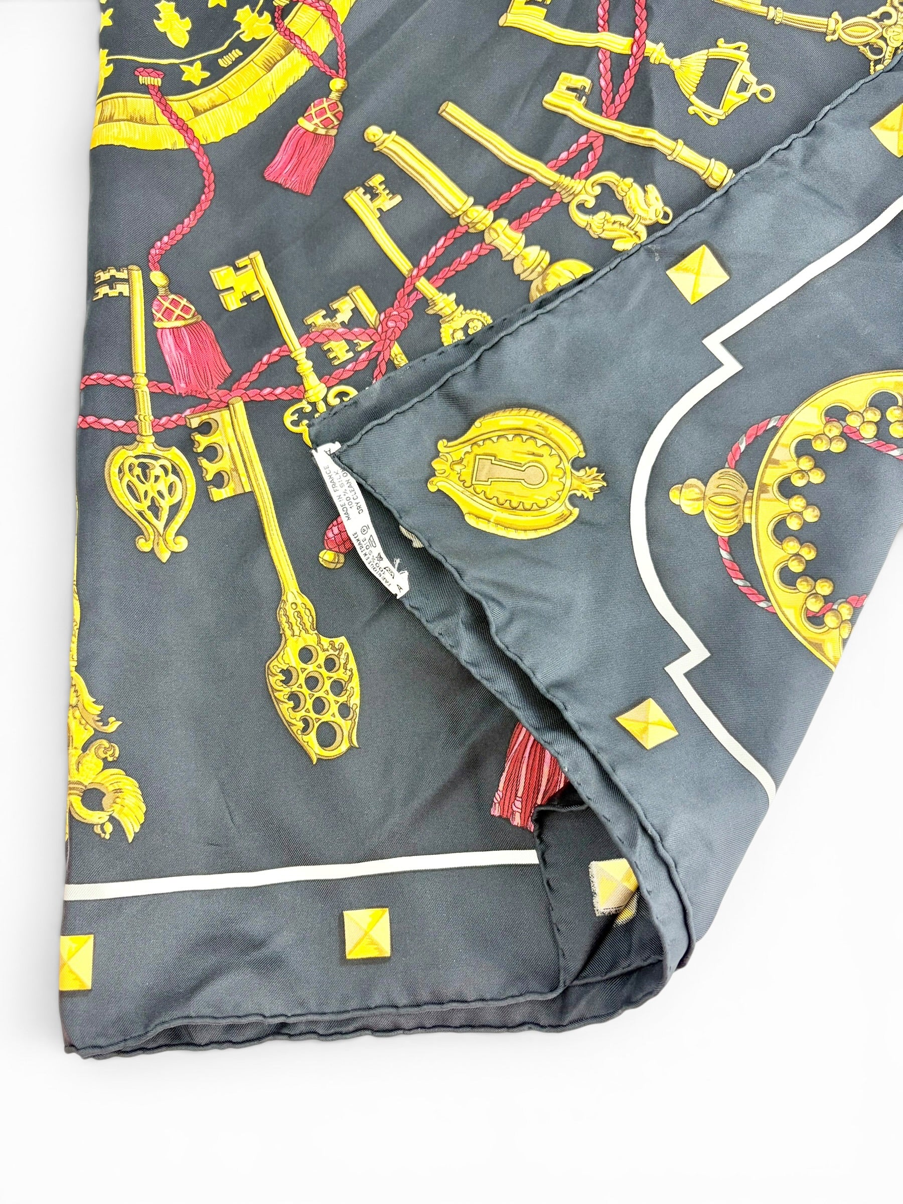 hermes-90cm-black-and-gold-100--silk-scarf-3