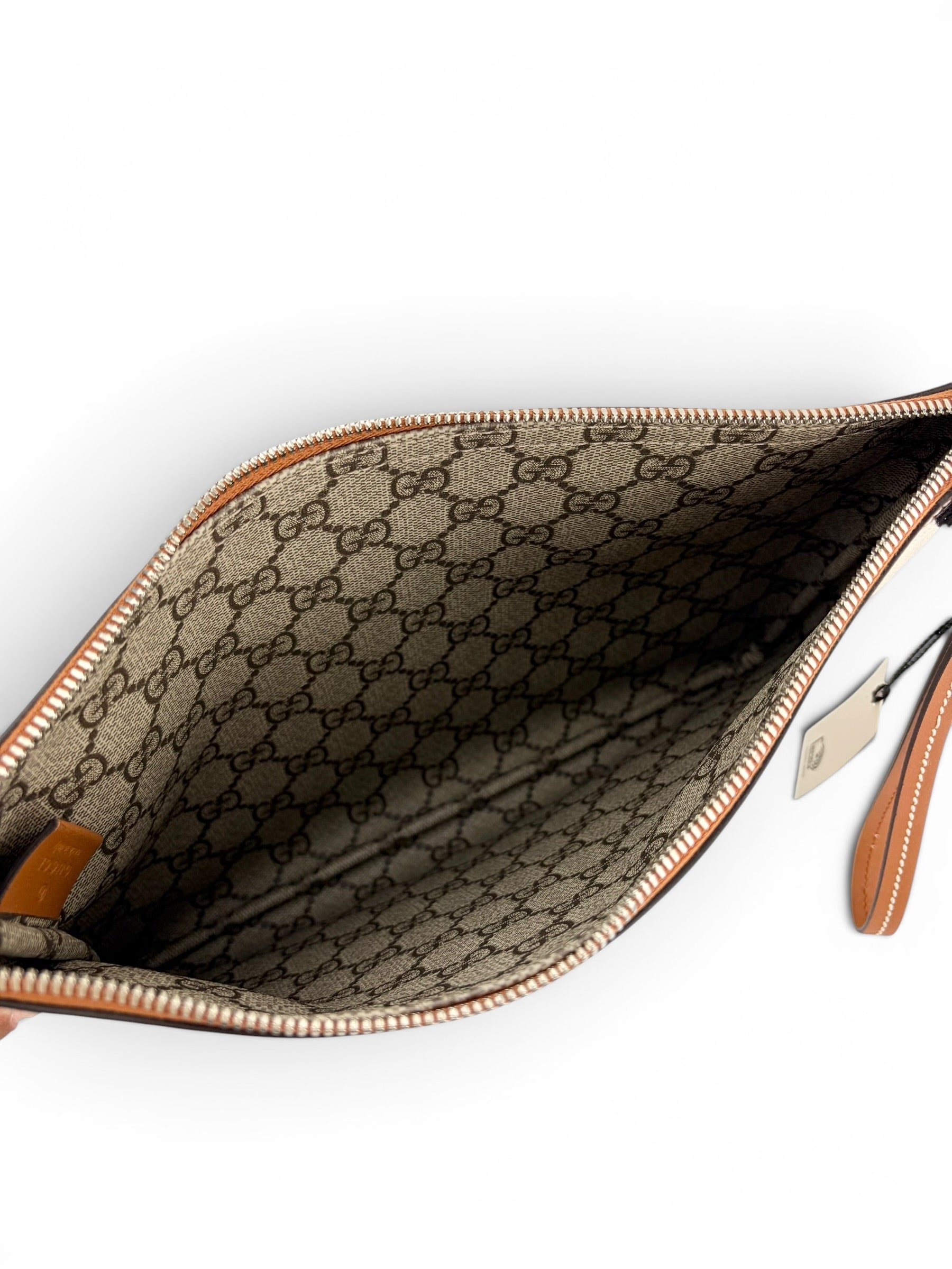gucci-logo-canvas-zip-clutch-wristlet--6