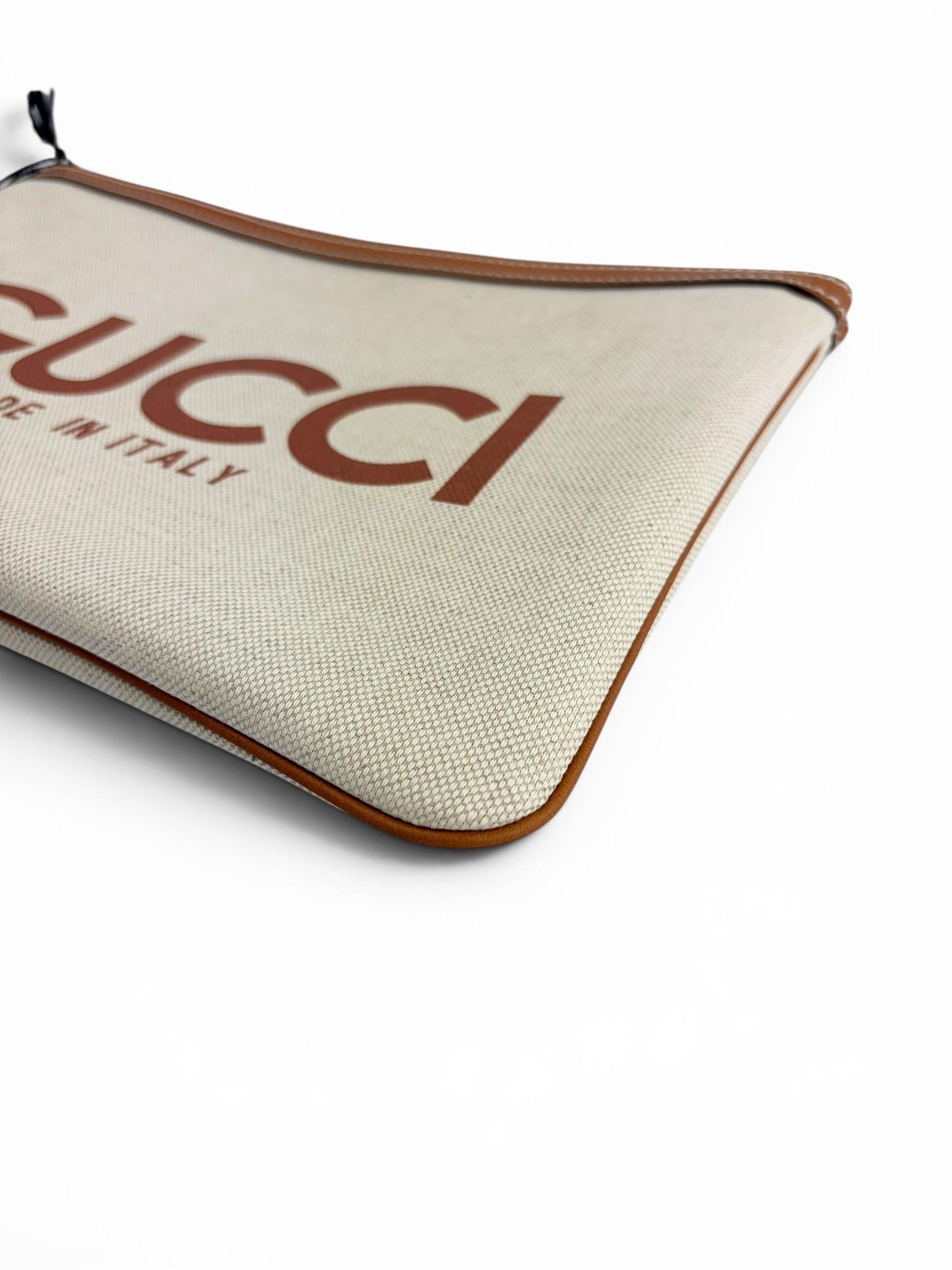 gucci-logo-canvas-zip-clutch-wristlet--5