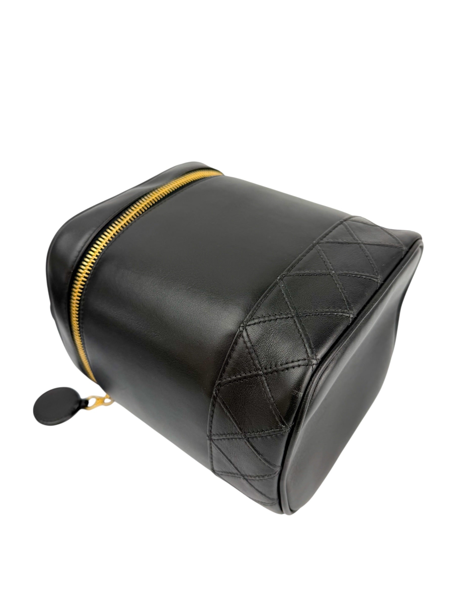 chanel-vintage-black-lambskin-vanity--3