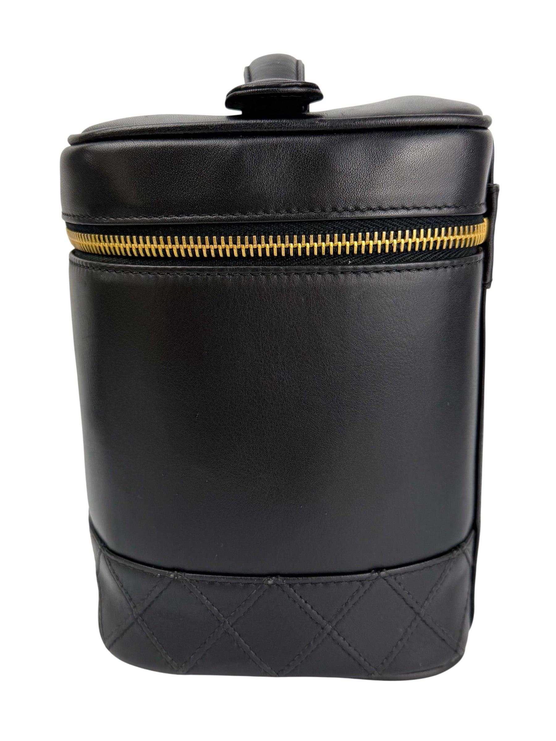 chanel-vintage-black-lambskin-vanity--6