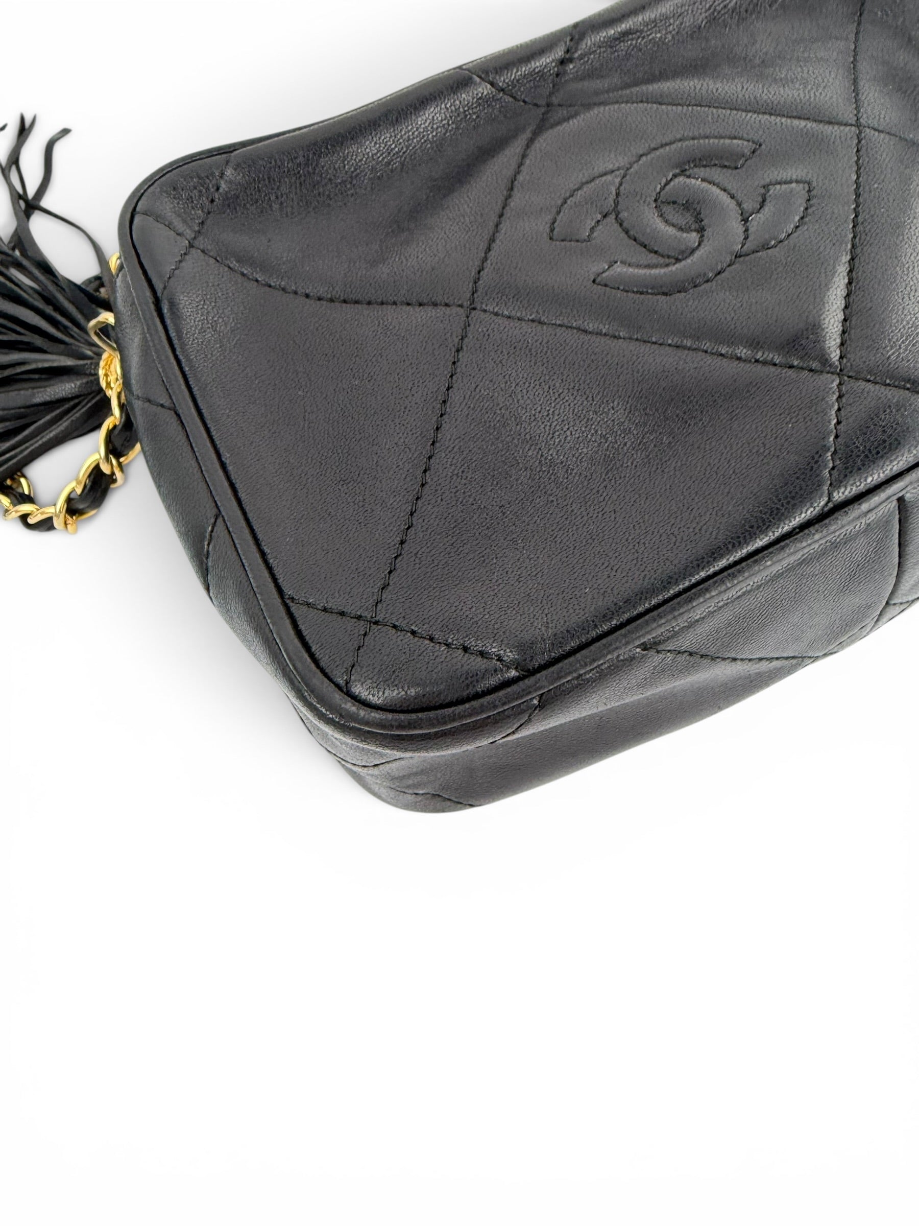 chanel-black-lambskin-vintage-cc-camera-bag--9