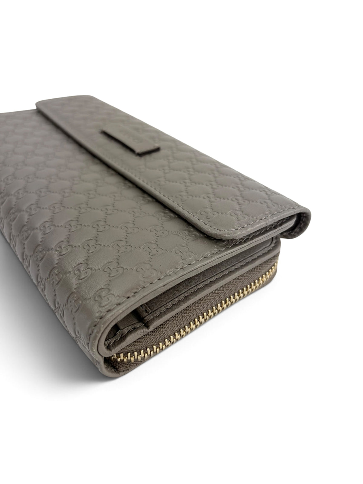 gucci-grey-embossed-monogram-wallet-3