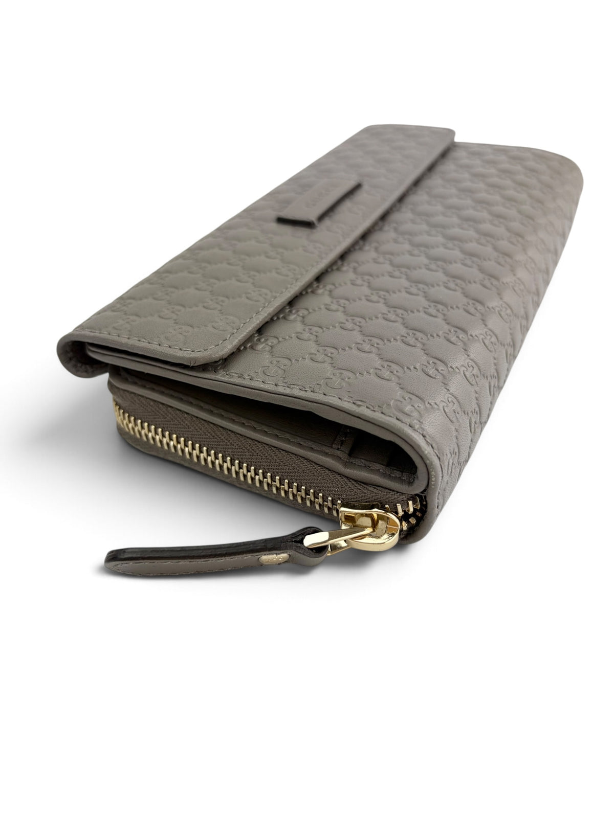 gucci-grey-embossed-monogram-wallet-2