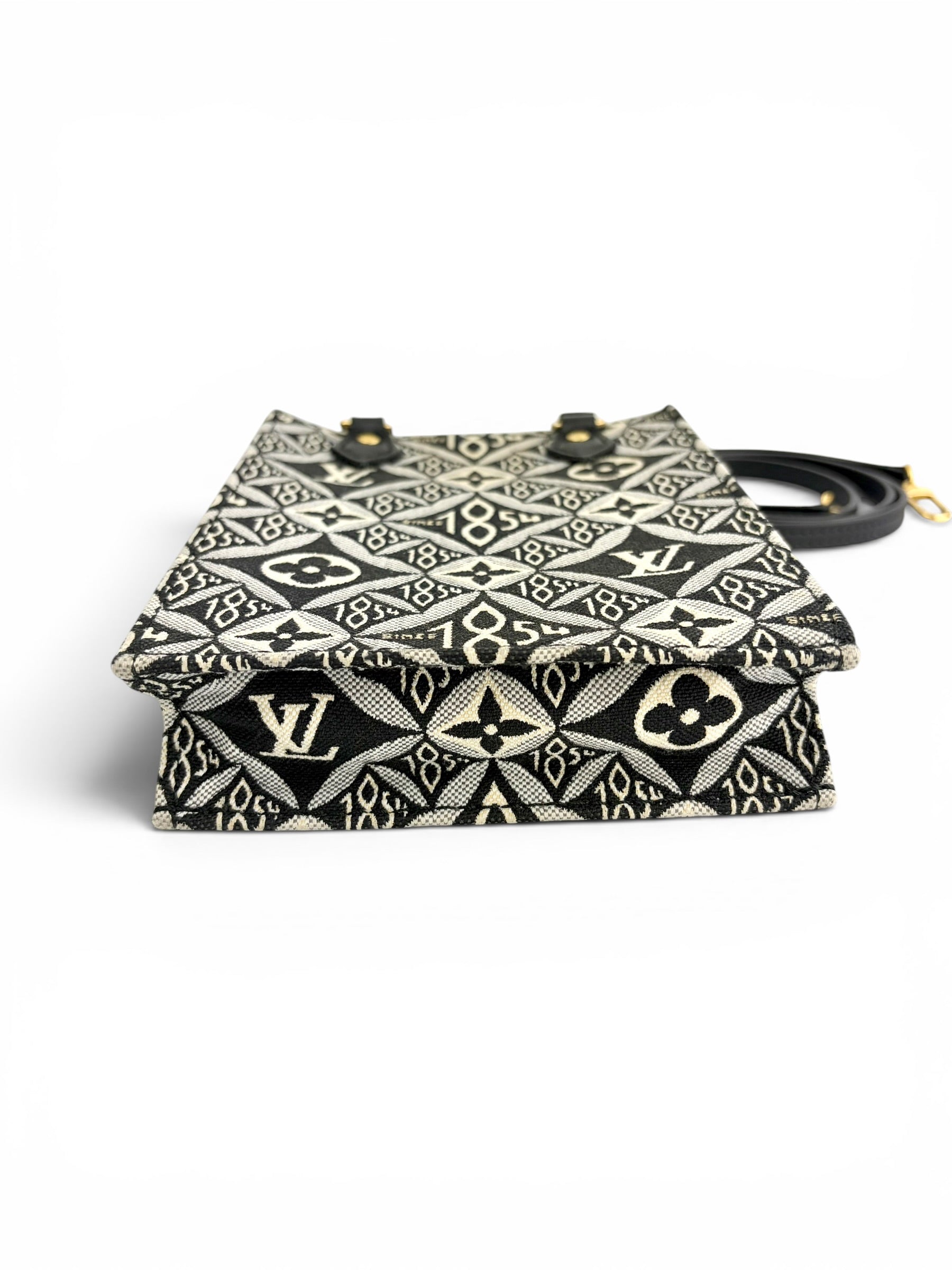louis-vuitton-1854-petit-sac-plat--6
