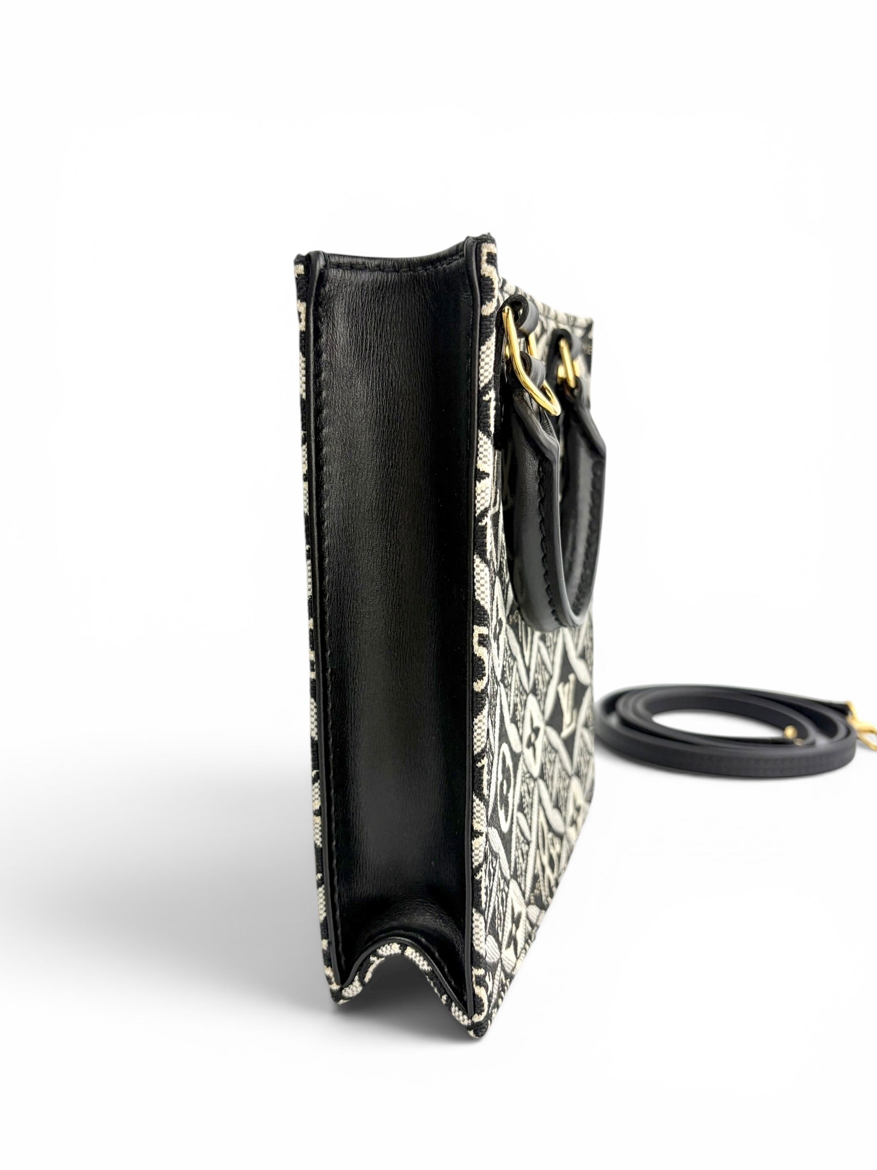 louis-vuitton-1854-petit-sac-plat--1