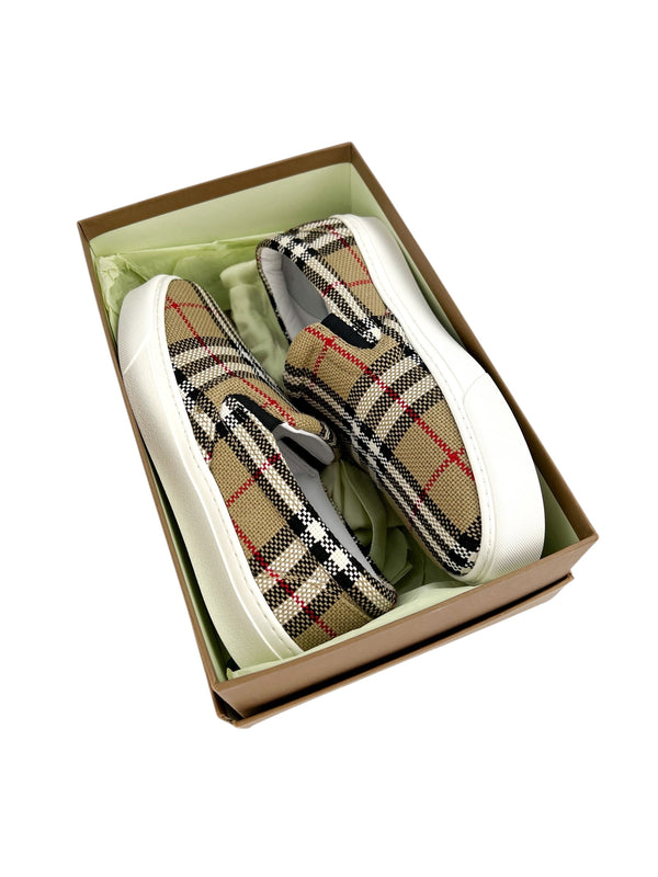 Burberry Thompson Knitted Slip On’s Size 38.5 (FULL SET)